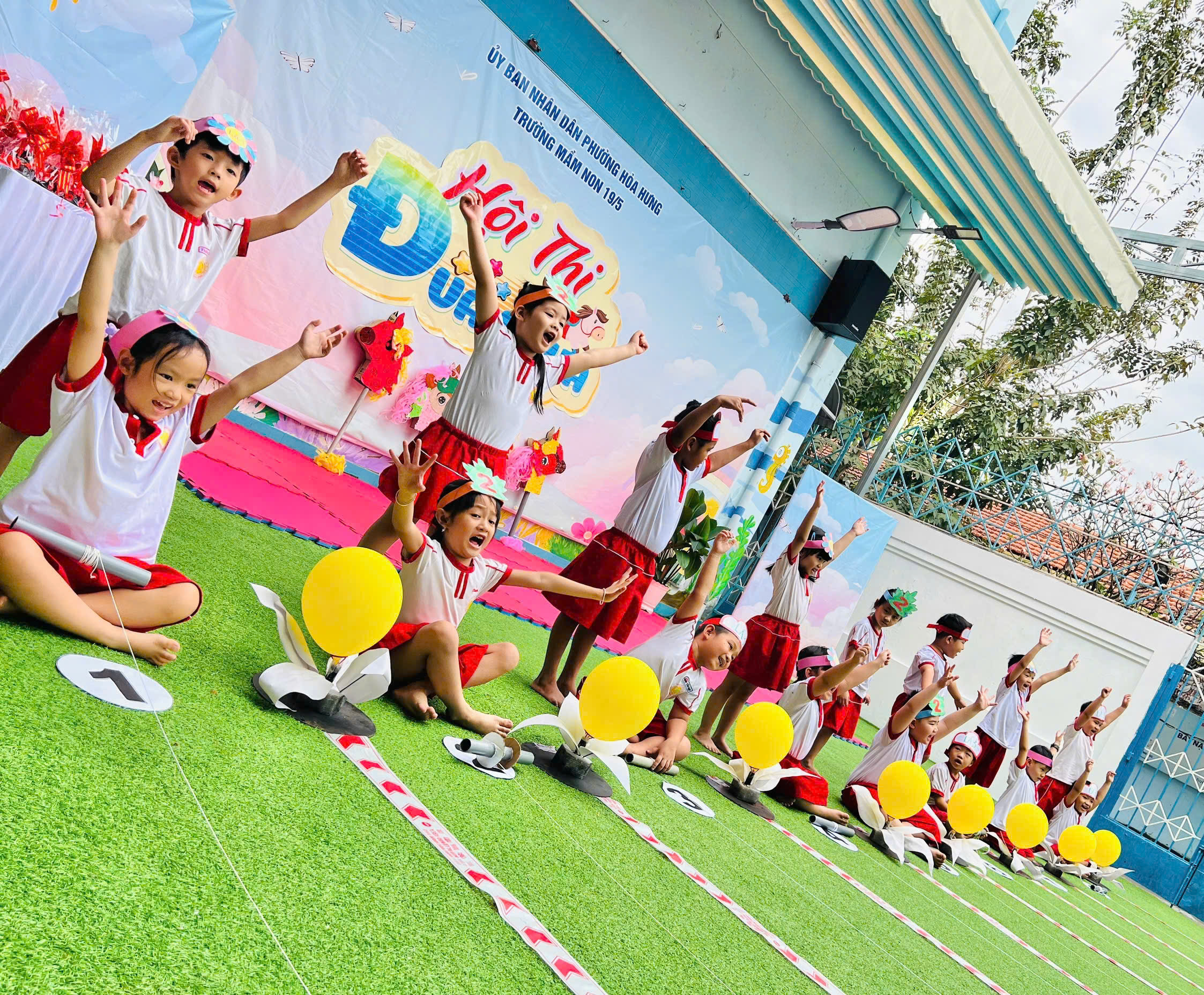 Độc đ&aacute;o hội thi 'đua ngựa' trong trường học TP.HCM - Ảnh 8.