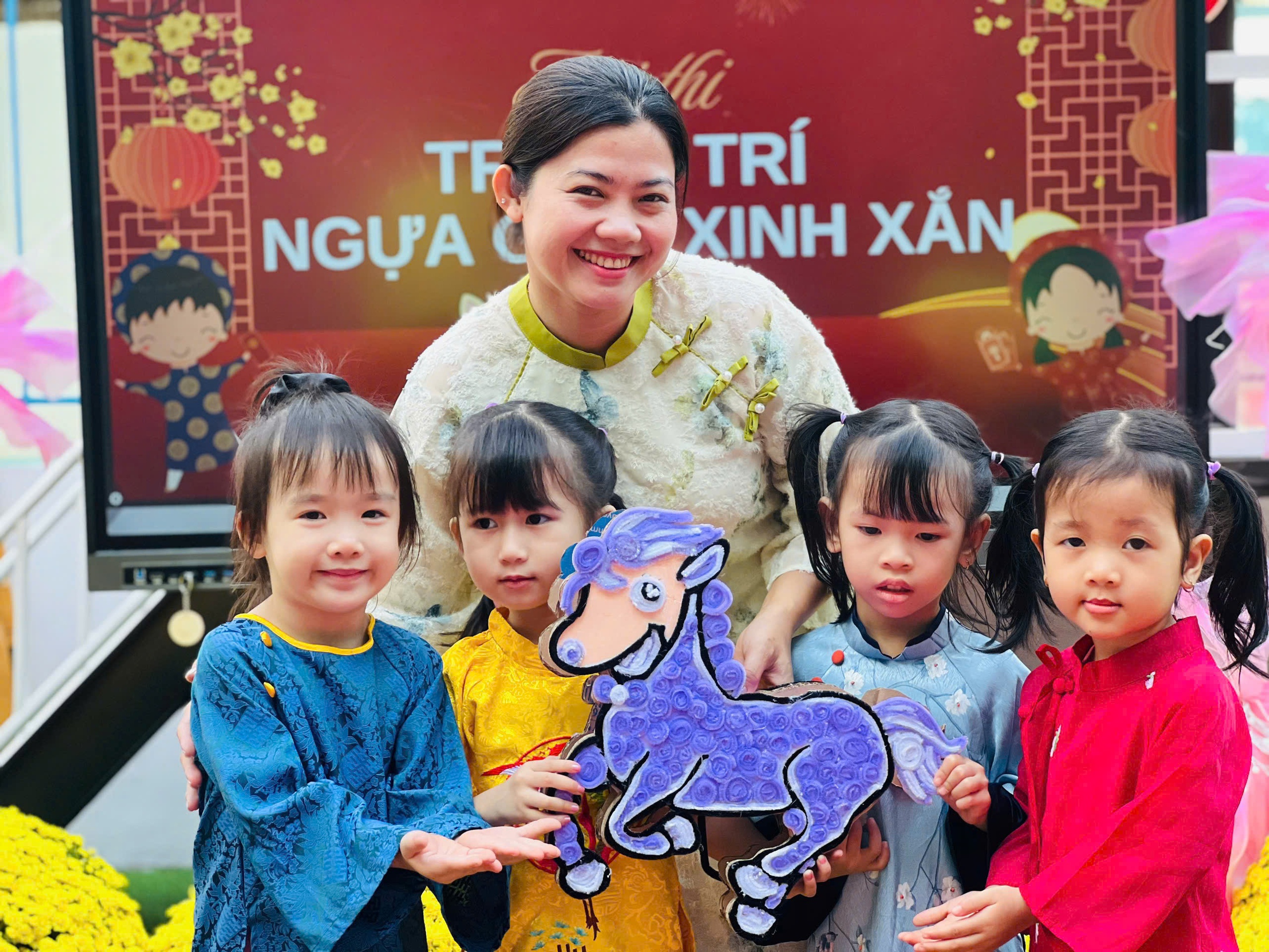 Độc đ&aacute;o hội thi 'đua ngựa' trong trường học TP.HCM - Ảnh 10.