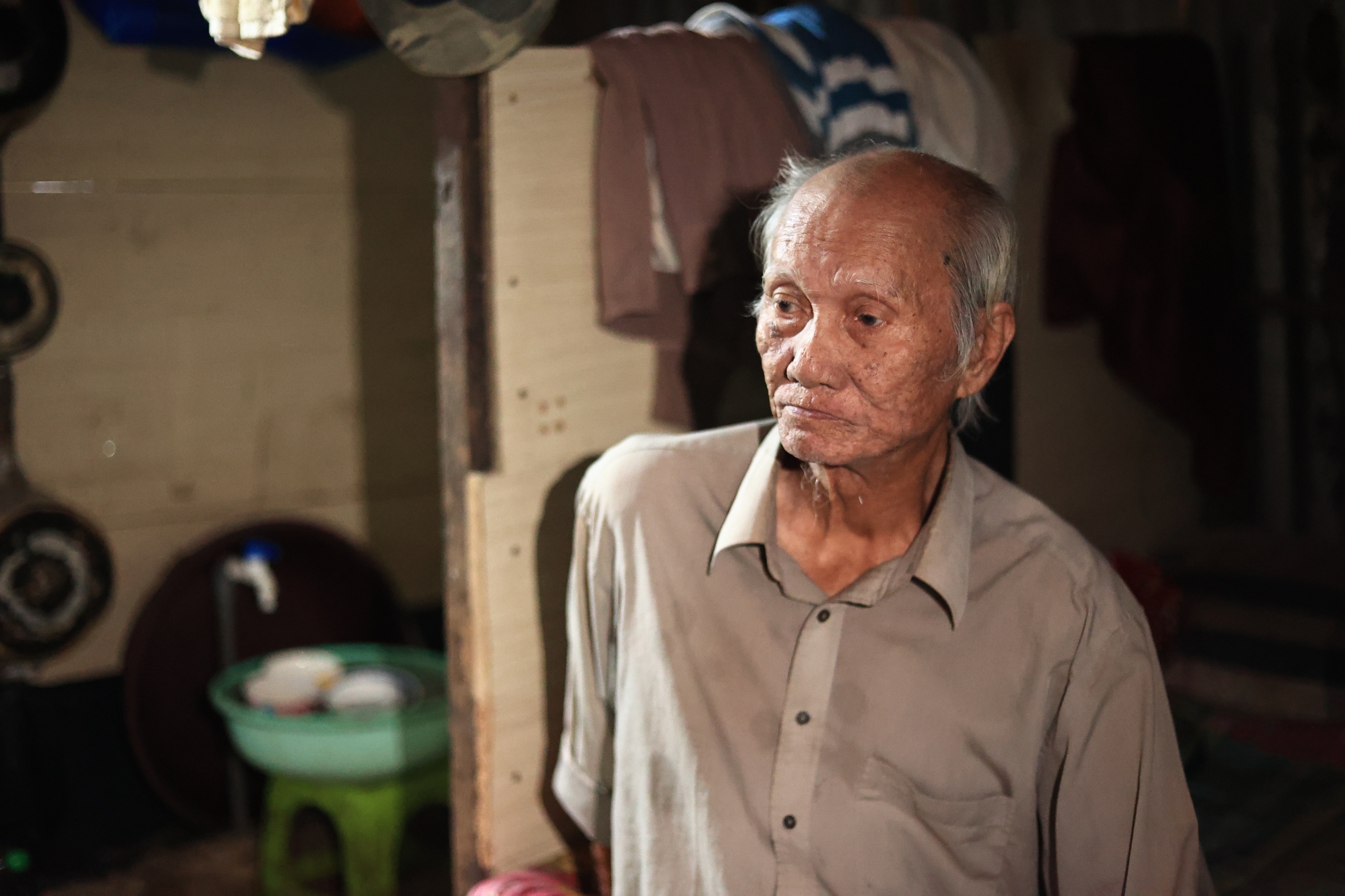 Xóm ve chai ở TP.HCM: 'Năm nay tôi cũng chờ mà chưa thấy ai cho'- Ảnh 2.