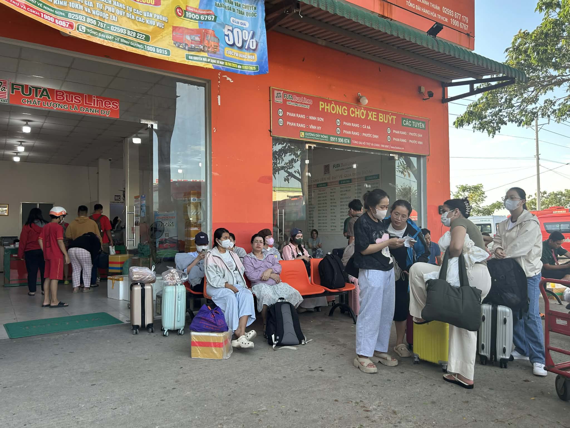 V&igrave; sao c&agrave;ng lớn, nhiều người c&agrave;ng sợ tết? - Ảnh 1.