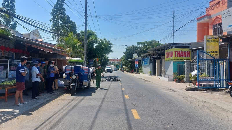 Tai nạn giao thông nghiêm trọng khiến hai học sinh tử vong tại chỗ - Ảnh 1.