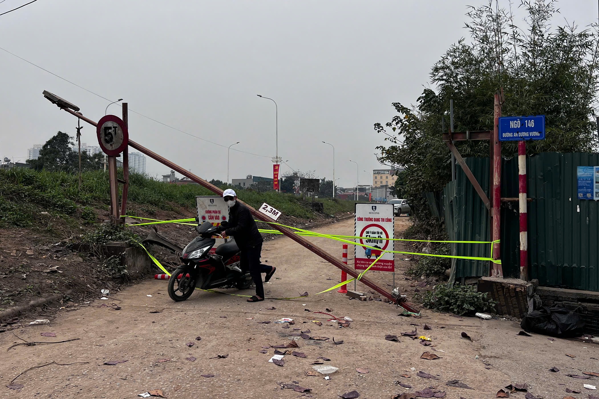 Cận cảnh dự án thoát nước 'khu biệt thự triệu đô' cắt qua đê sông Hồng - Ảnh 8.