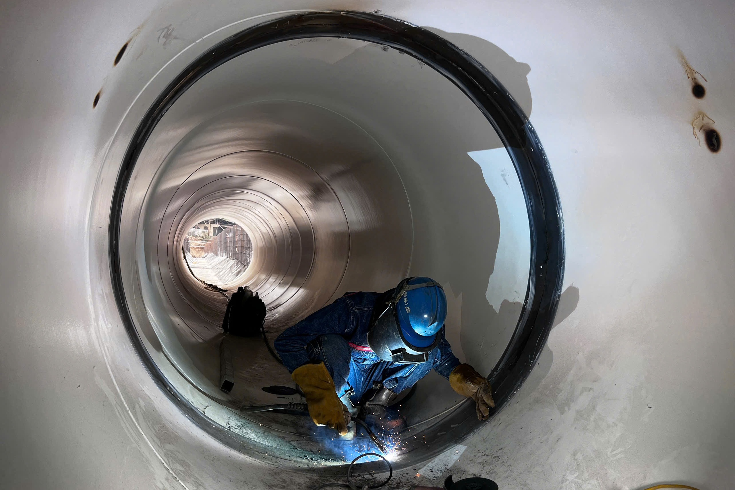 Cận cảnh dự án thoát nước 'khu biệt thự triệu đô' cắt qua đê sông Hồng - Ảnh 7.