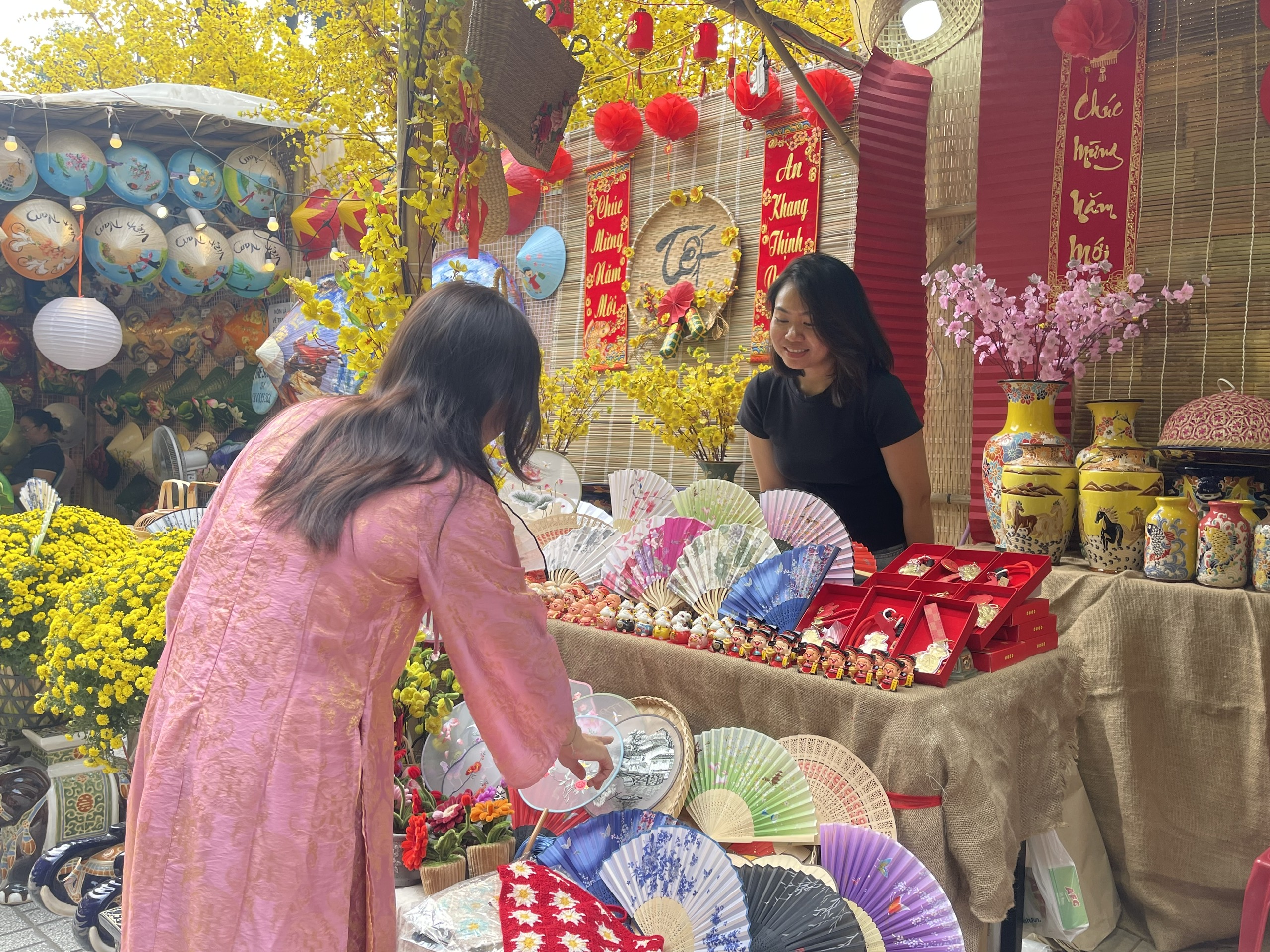 Thời điểm mà dường như ai cũng ra đường...- Ảnh 2.