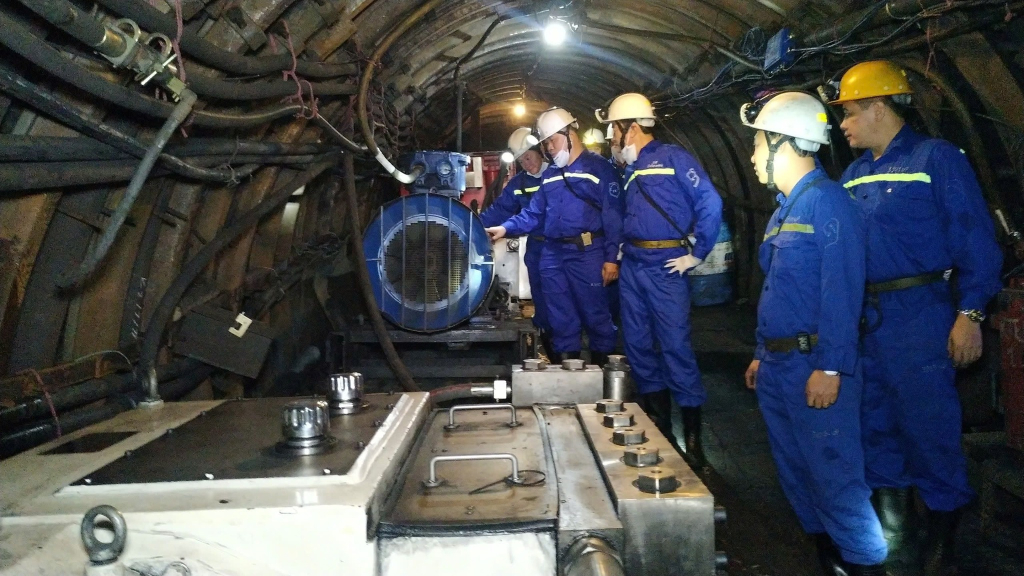 Công nhân tử nạn ở mỏ than Quảng Ninh
- Ảnh 2.