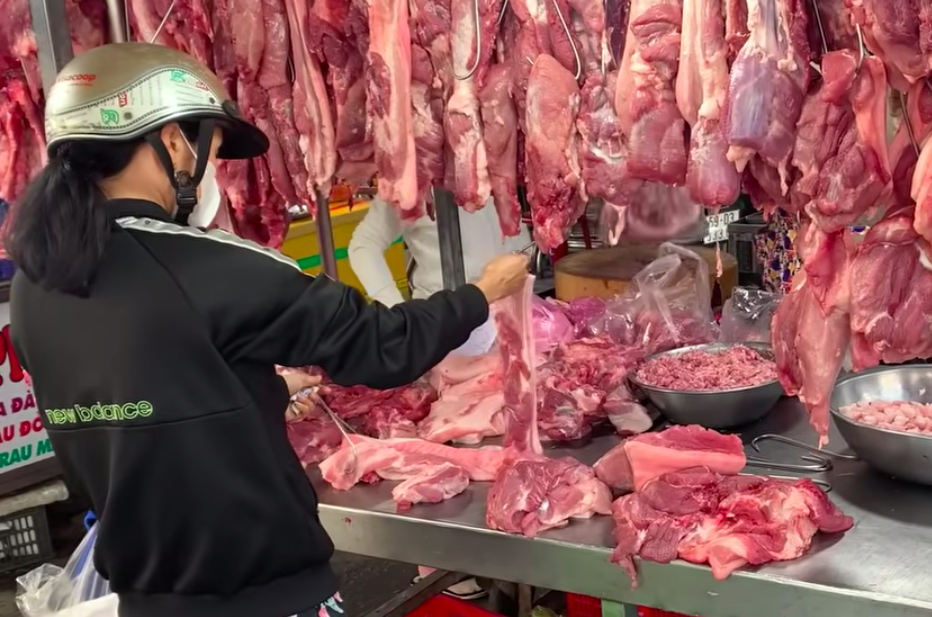 Giá heo hơi hôm nay 4.2.2026: Tiếp tục giảm nhanh - Ảnh 1. Giá heo hơi hôm nay 4.2.2026: Tiếp tục giảm nhanh - Ảnh 1.