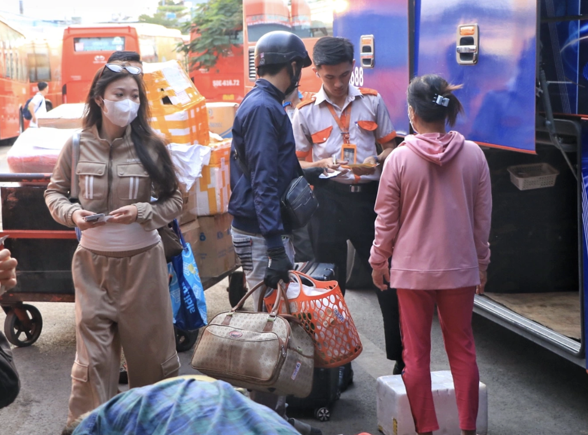 Rời TP.HCM về qu&ecirc; ăn tết B&iacute;nh Ngọ: Đ&acirc;y l&agrave; ng&agrave;y Bến xe Miền T&acirc;y đ&ocirc;ng nhất- Ảnh 1.