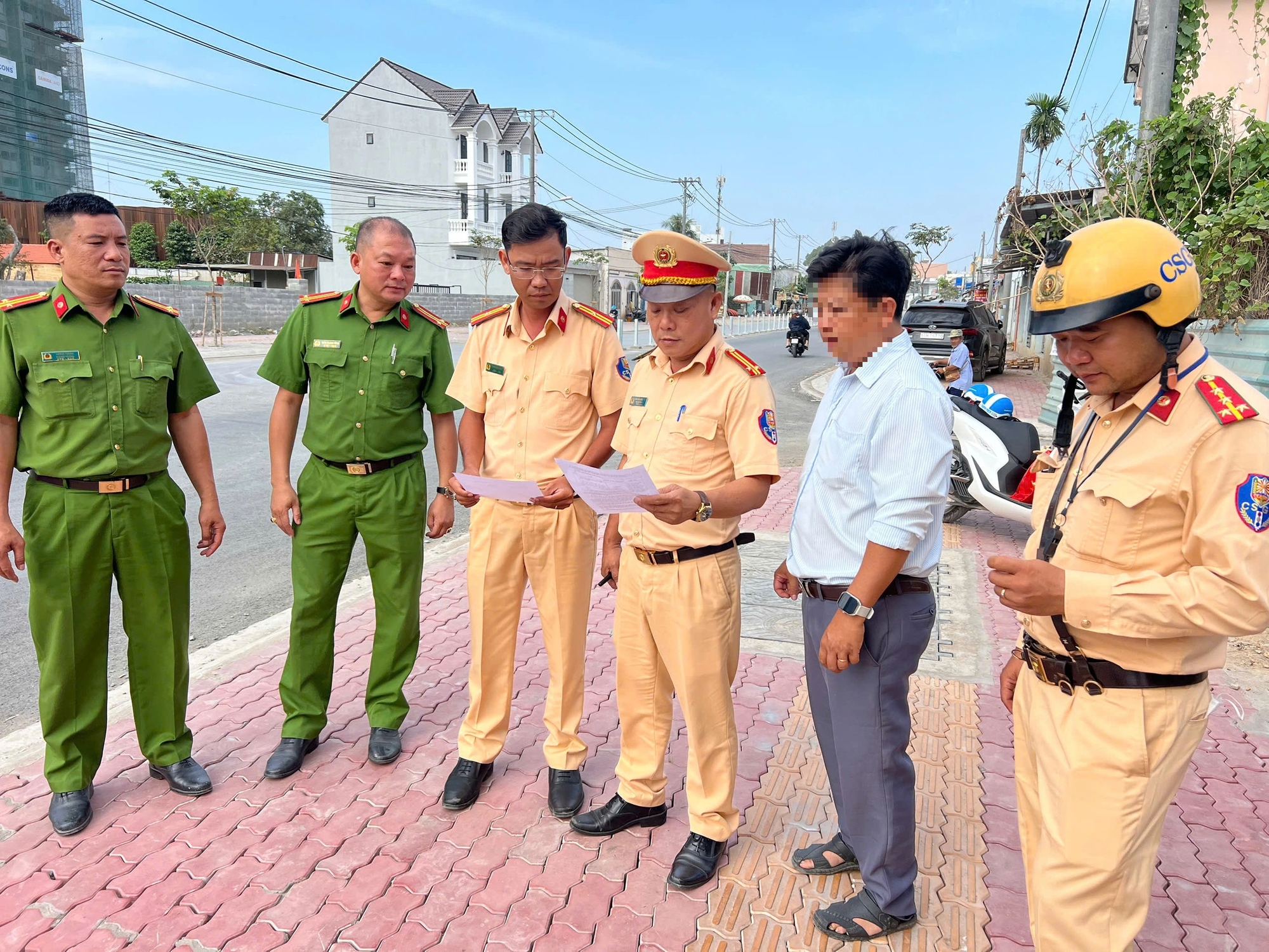 Thi công đường Lò Lu gây bụi mù, người dân “ăn cơm cùng bụi” suốt nhiều tháng - Ảnh 11.