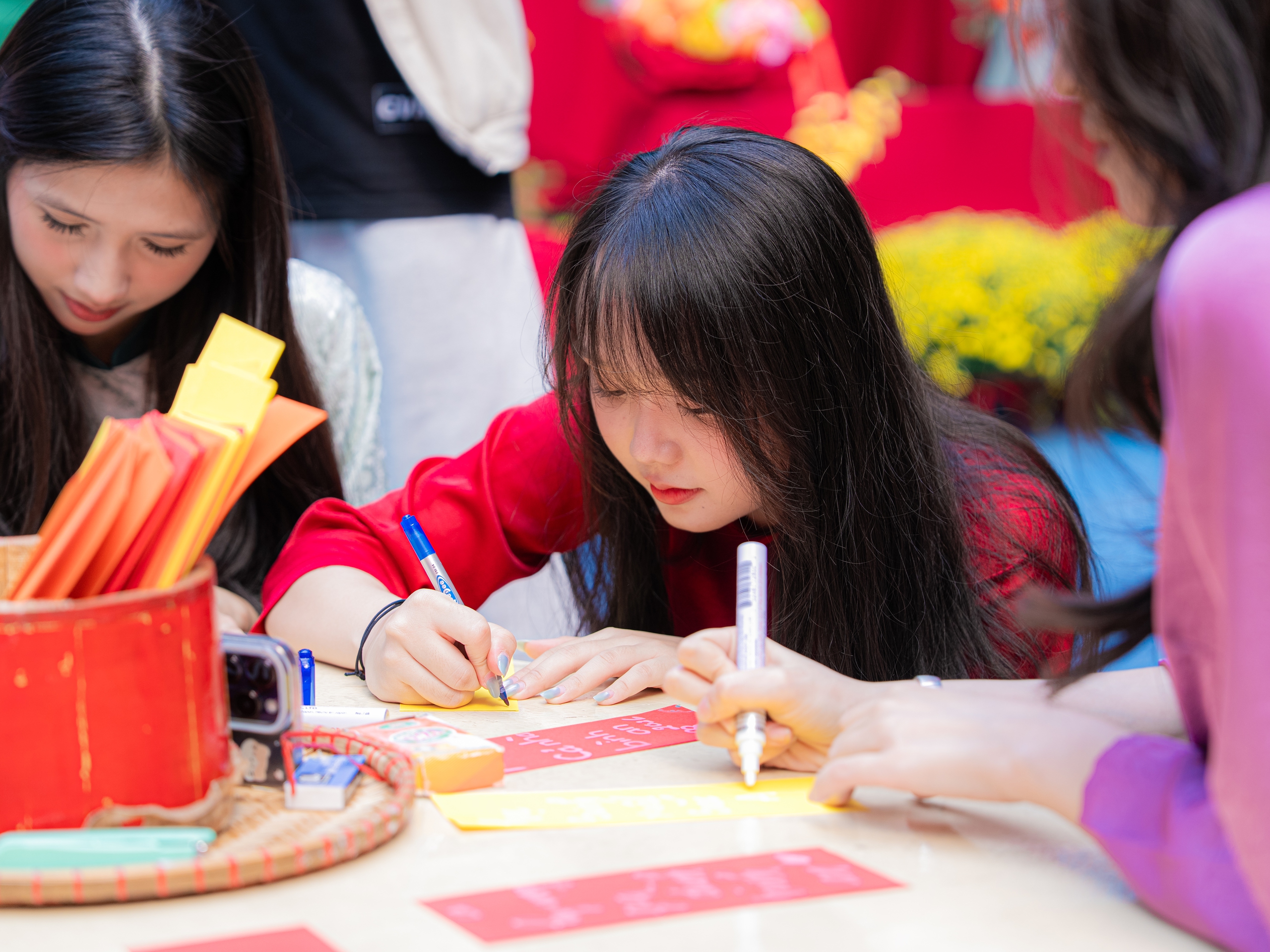 Không khí tết Nguyên đán 2026 tràn ngập giảng đường - Ảnh 5.