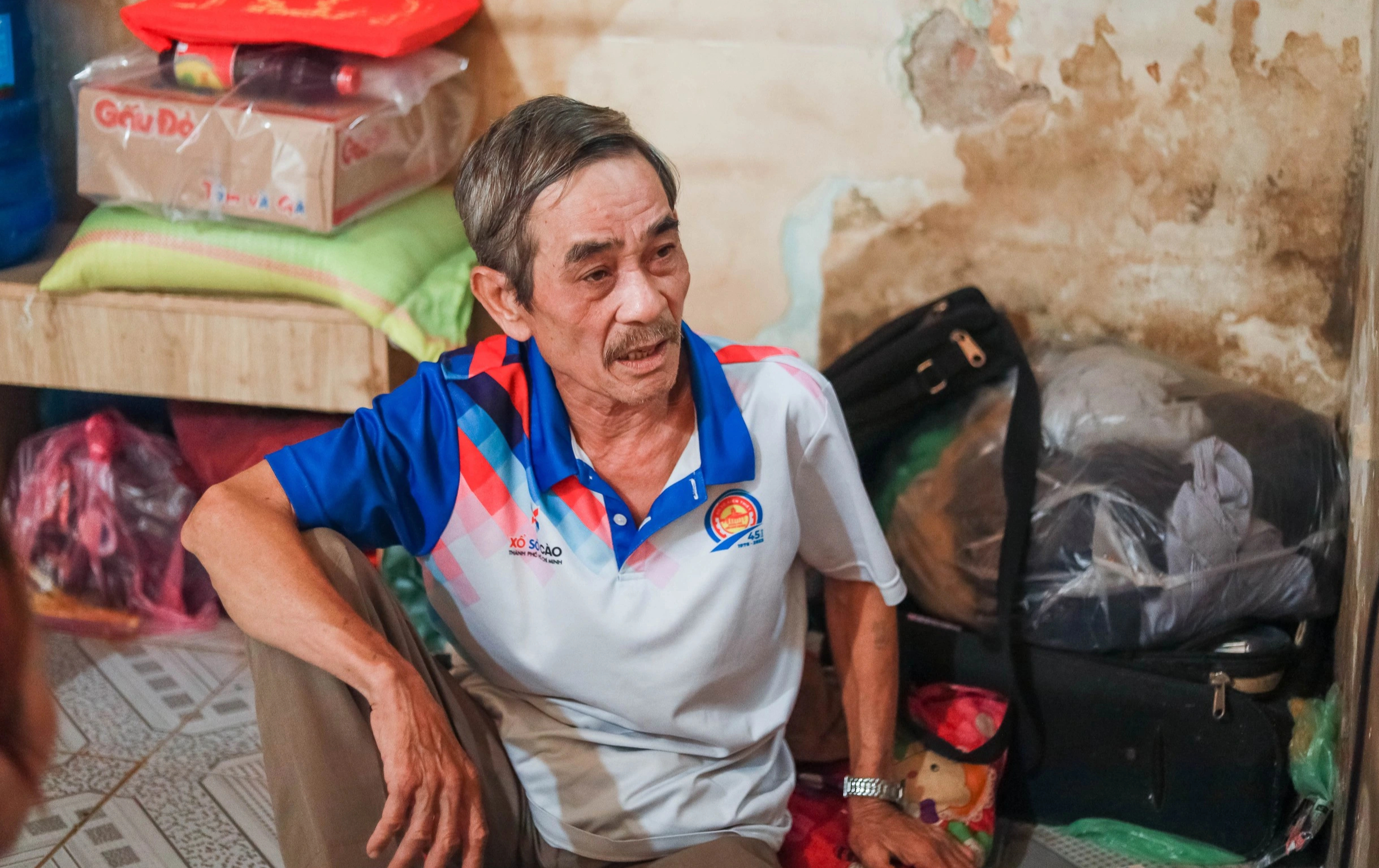 'Xóm vé số xứ Nẫu' ở TP.HCM: Tằn tiện cả năm, tết không đủ tiền về quê- Ảnh 1.