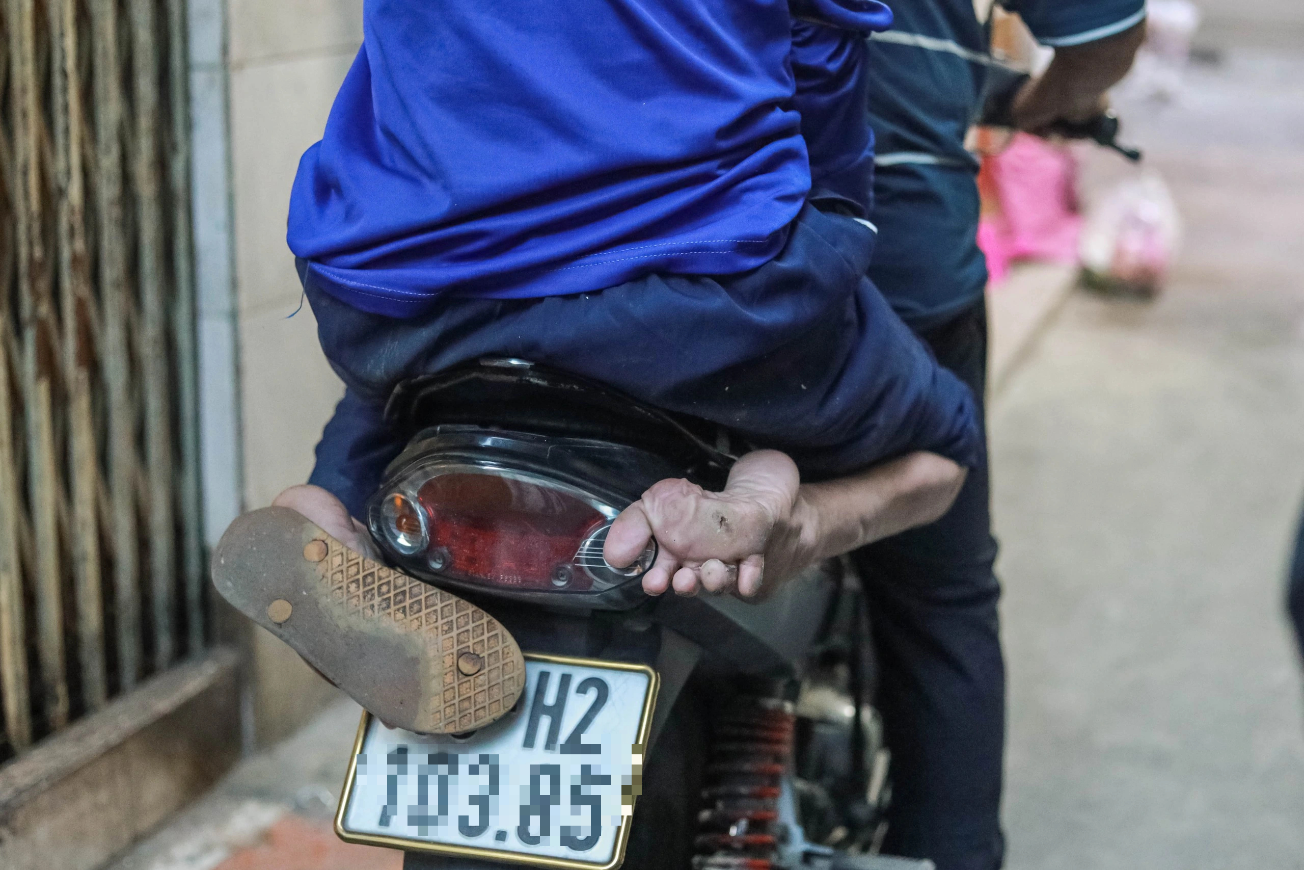 'Xóm vé số xứ Nẫu' ở TP.HCM: Tằn tiện cả năm, tết không đủ tiền về quê- Ảnh 7.