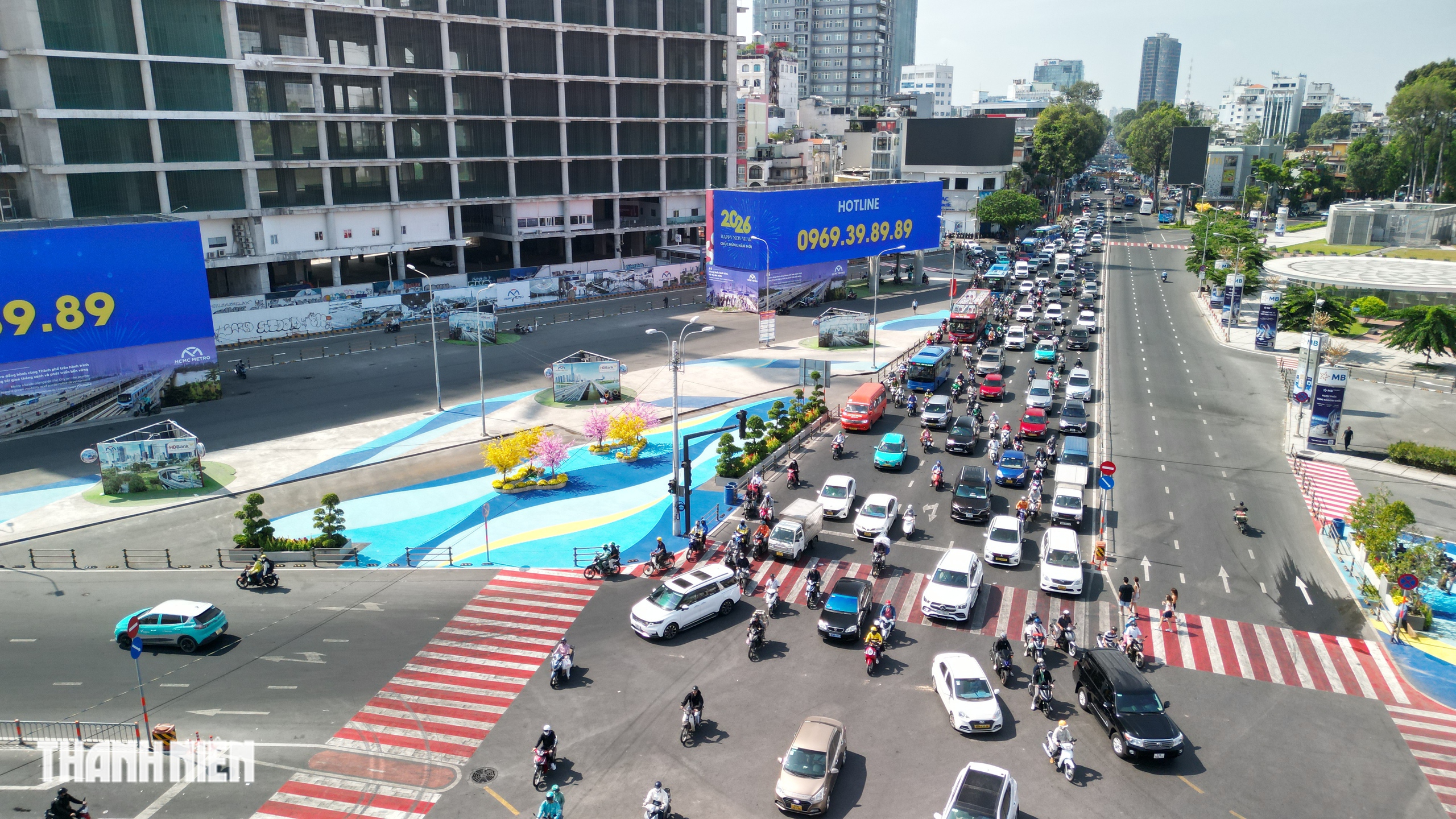 Khu vực trước chợ Bến Th&agrave;nh mở r&agrave;o chắn, trả lại kh&ocirc;ng gian chụp ảnh tết - Ảnh 10.