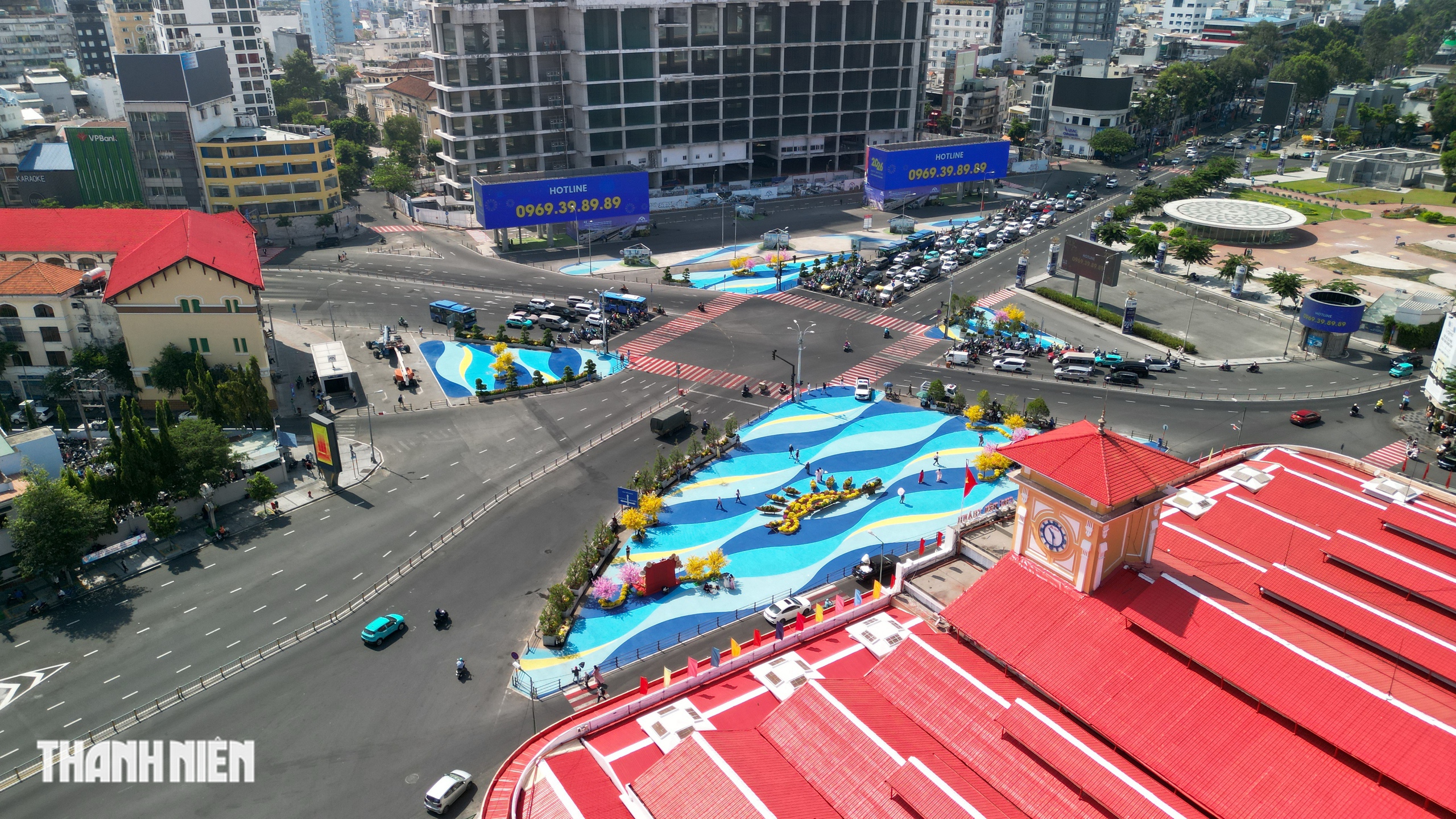 Khu vực trước chợ Bến Th&agrave;nh mở r&agrave;o chắn, trả lại kh&ocirc;ng gian chụp ảnh tết - Ảnh 5.