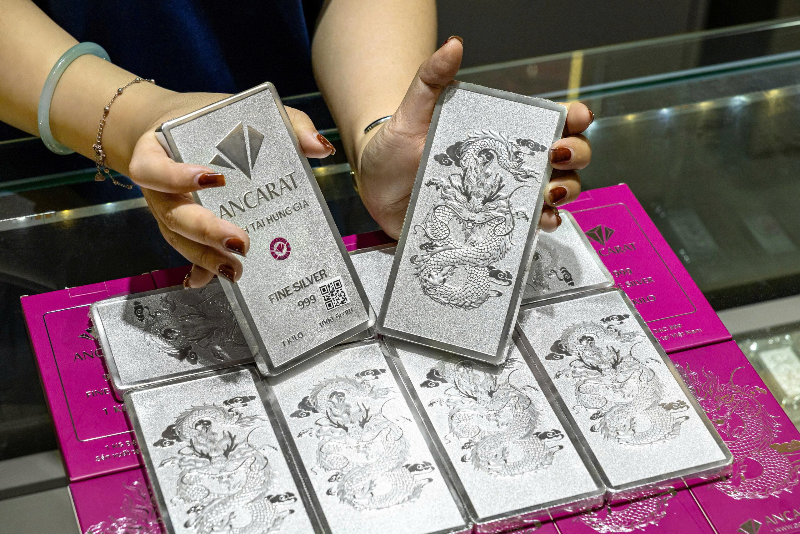Giá bạc tăng mạnh lên hơn 86 triệu đồng/kg- Ảnh 1.