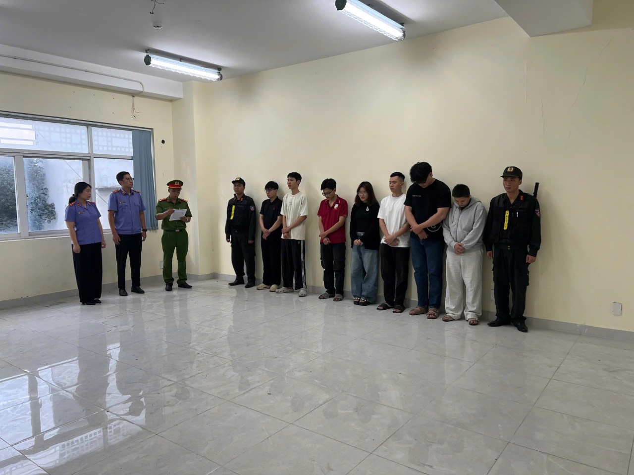 Công an TP.HCM triệt phá đường dây bán thuốc lá điện tử doanh thu hàng tỉ đồng- Ảnh 1.