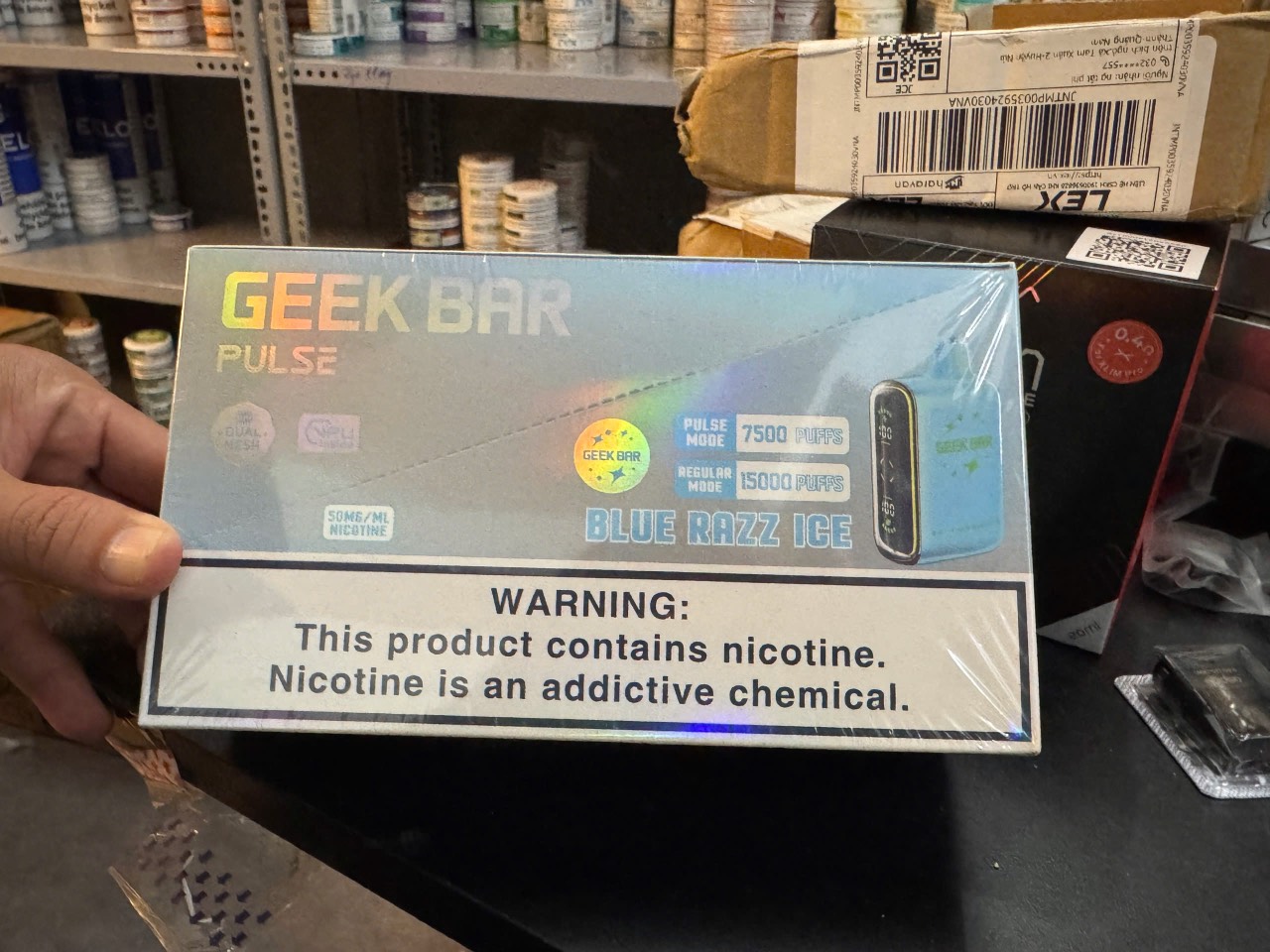 Công an TP.HCM triệt phá đường dây bán thuốc lá điện tử doanh thu hàng tỉ đồng- Ảnh 3.