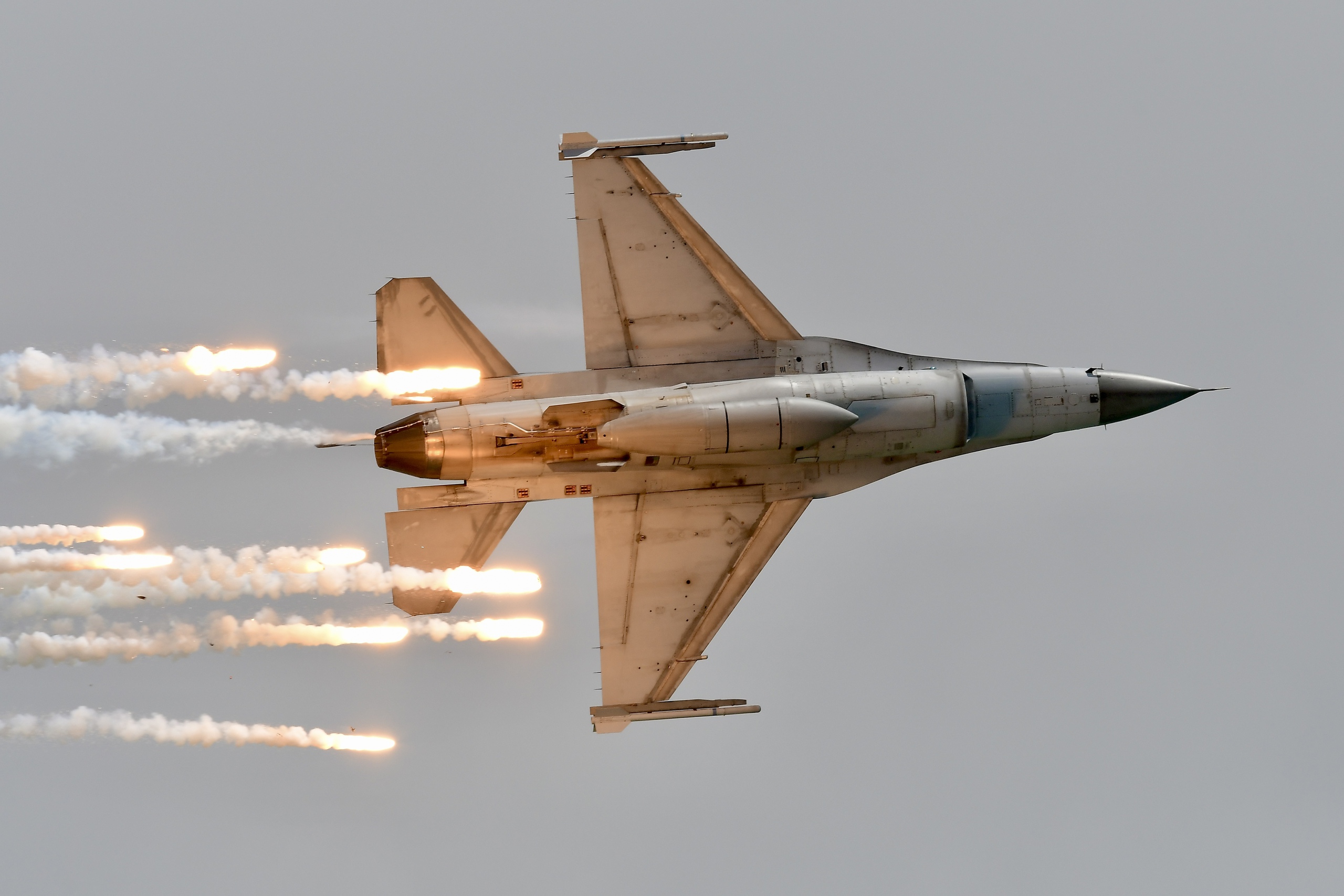 Xem m&agrave;n biểu diễn ở triển l&atilde;m h&agrave;ng kh&ocirc;ng lớn nhất ch&acirc;u &Aacute; - Ảnh 2.