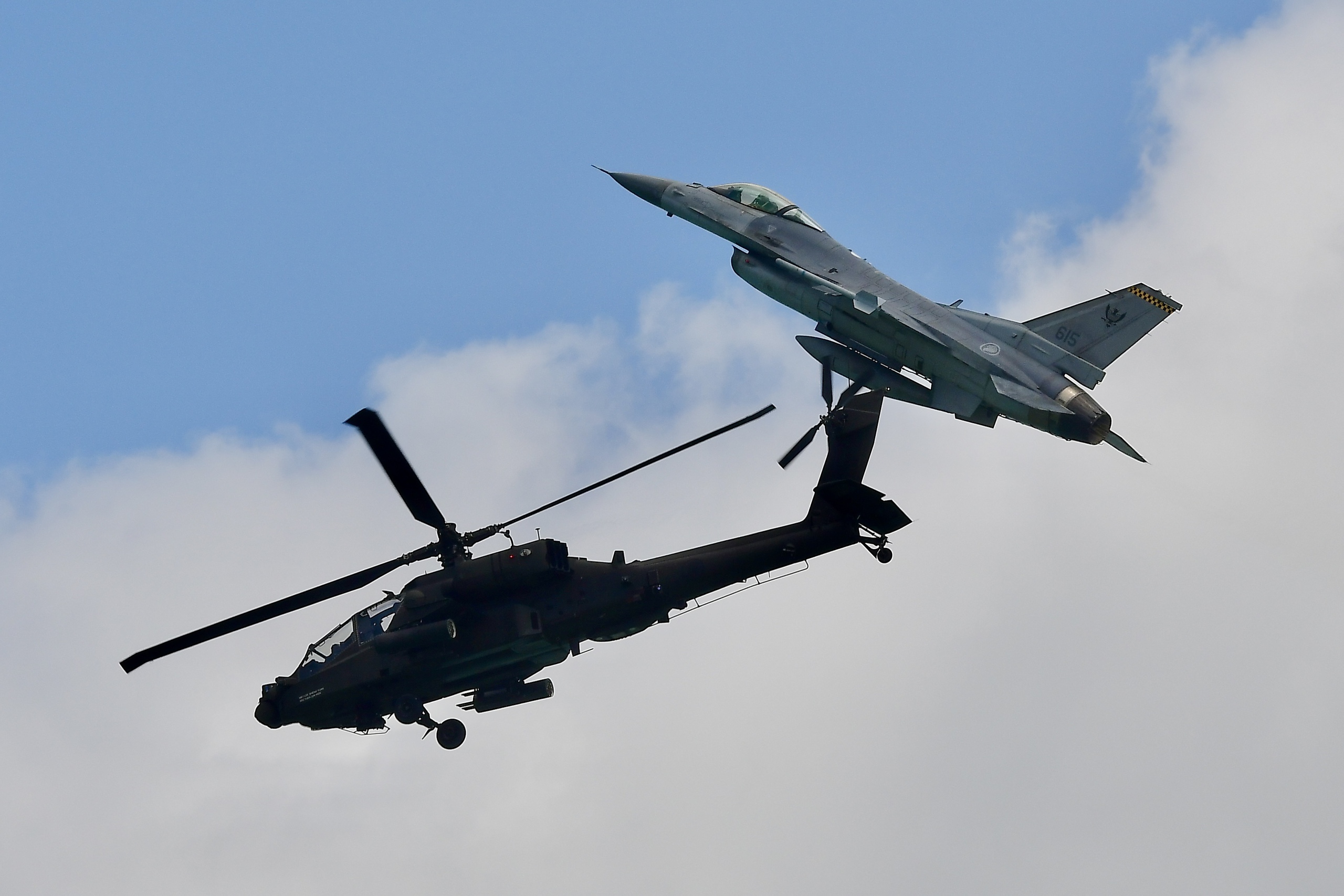 Xem m&agrave;n biểu diễn ở triển l&atilde;m h&agrave;ng kh&ocirc;ng lớn nhất ch&acirc;u &Aacute; - Ảnh 3.