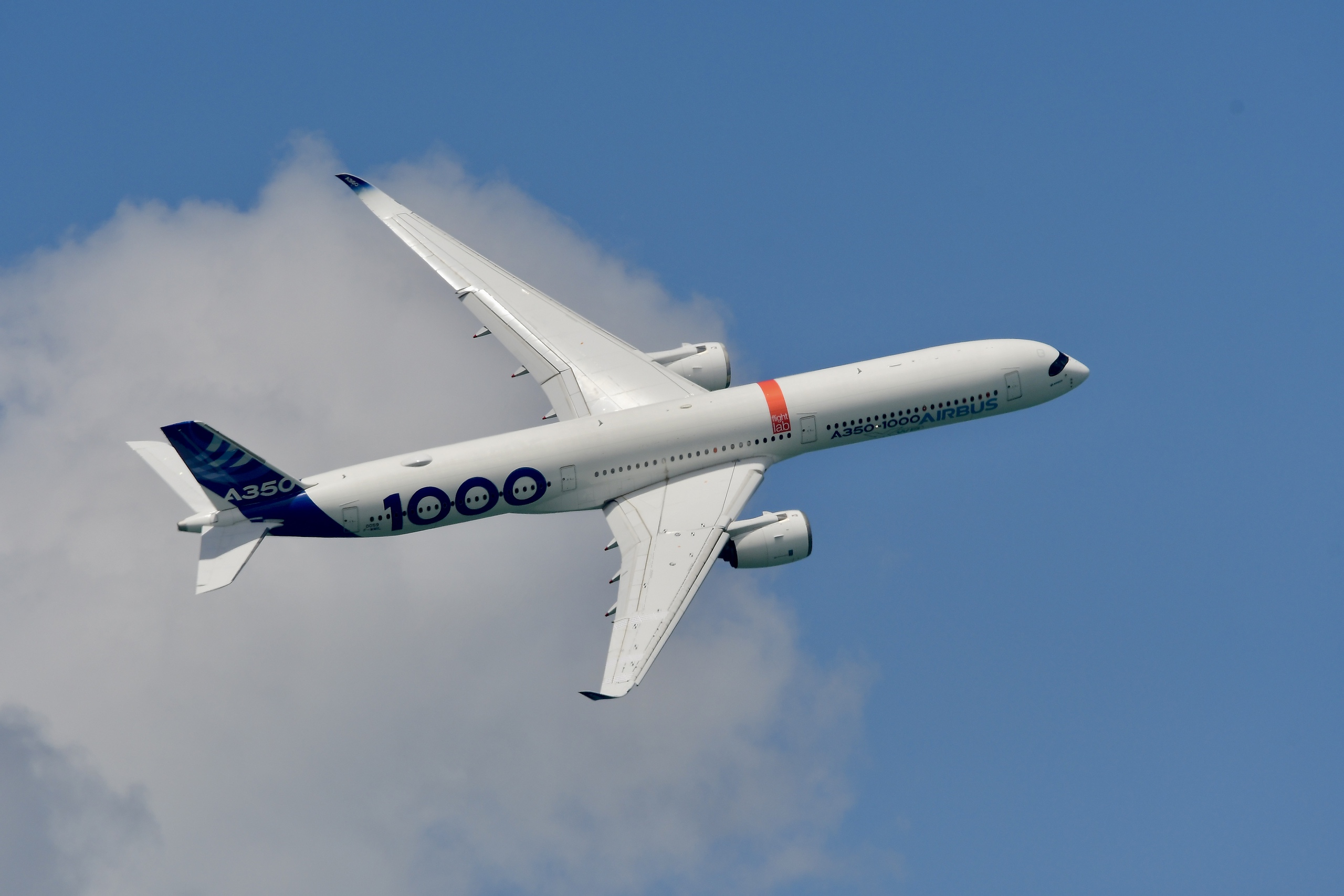 Xem m&agrave;n biểu diễn ở triển l&atilde;m h&agrave;ng kh&ocirc;ng lớn nhất ch&acirc;u &Aacute; - Ảnh 5.