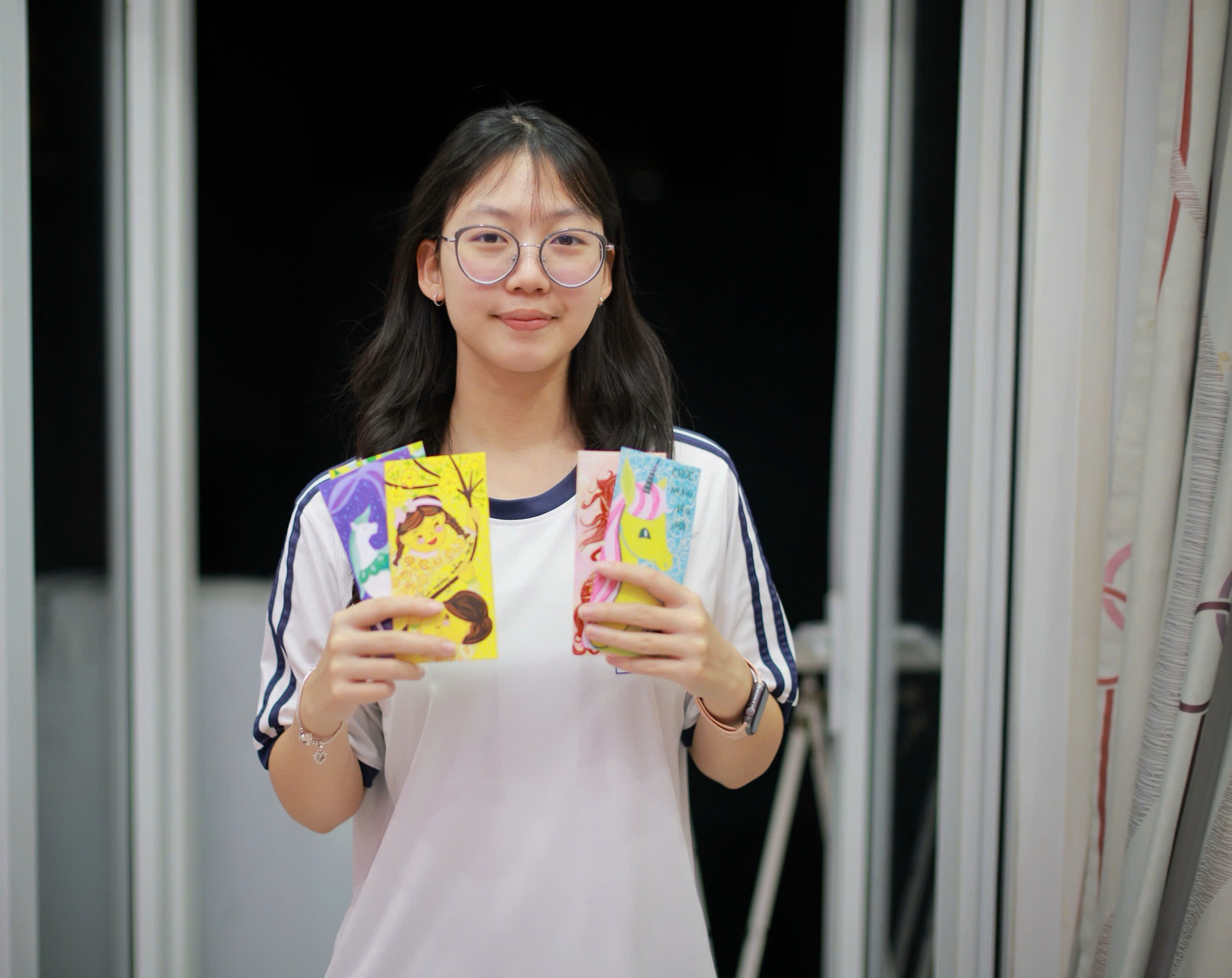 Nữ sinh tự thiết kế v&agrave; b&aacute;n gần 19.000 bao l&igrave; x&igrave;,....- Ảnh 1.