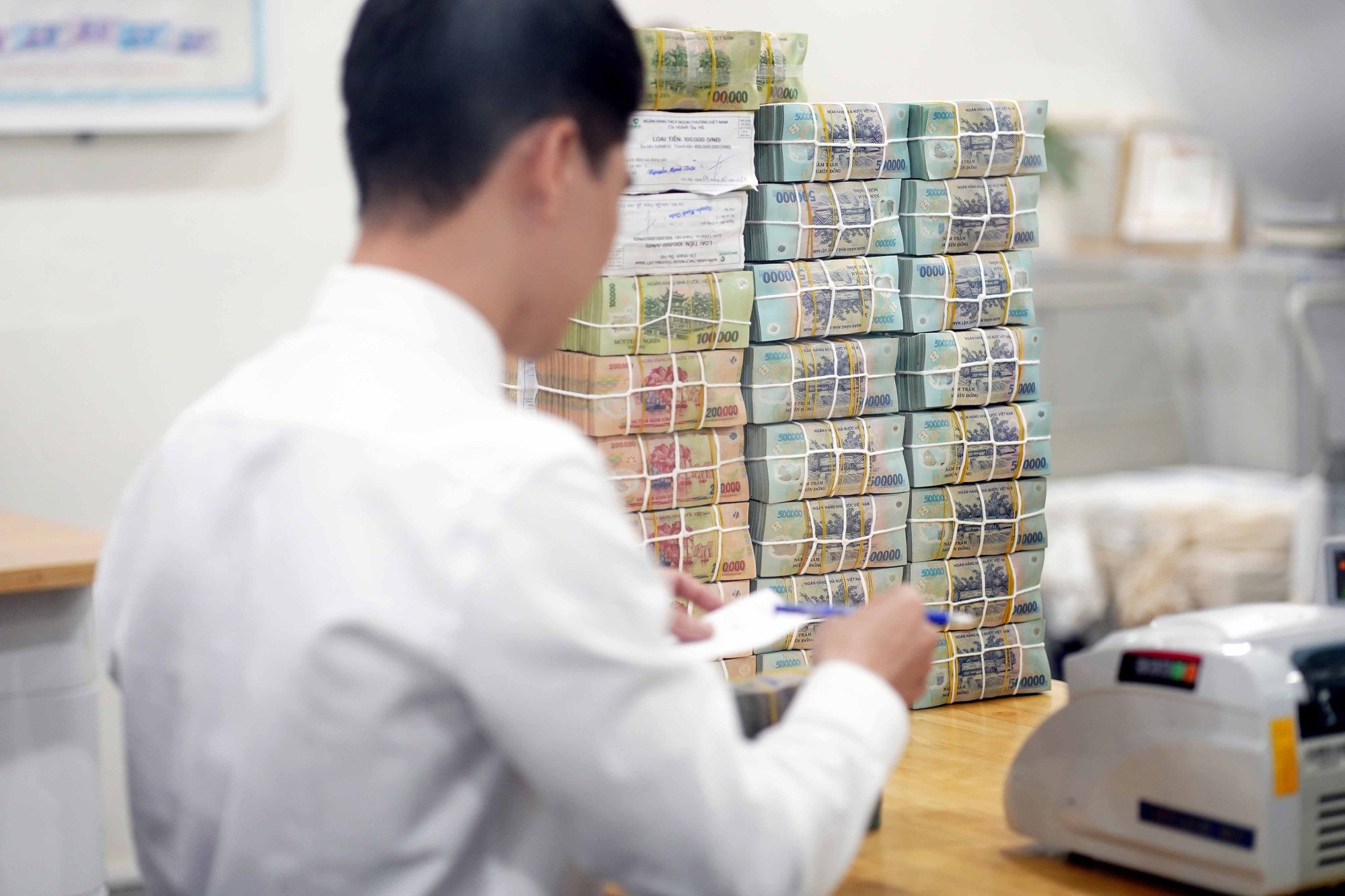 Lãi suất cho vay mua nhà đất tăng vọt- Ảnh 1.