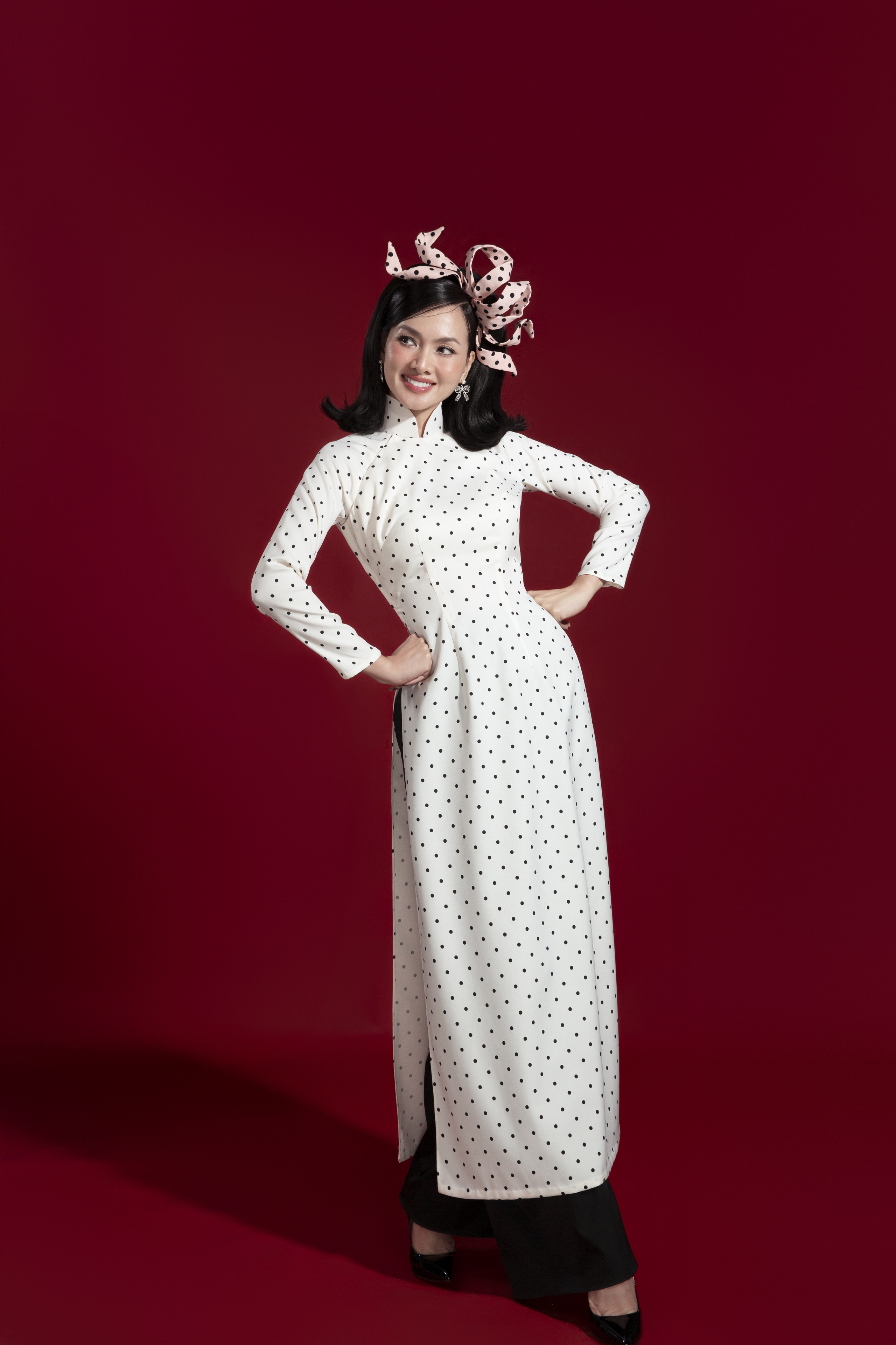 Diễn vi&ecirc;n Anh Thư h&oacute;a 'c&ocirc; ba S&agrave;i G&ograve;n' khoe nhan sắc tuổi U.40 - Ảnh 7.