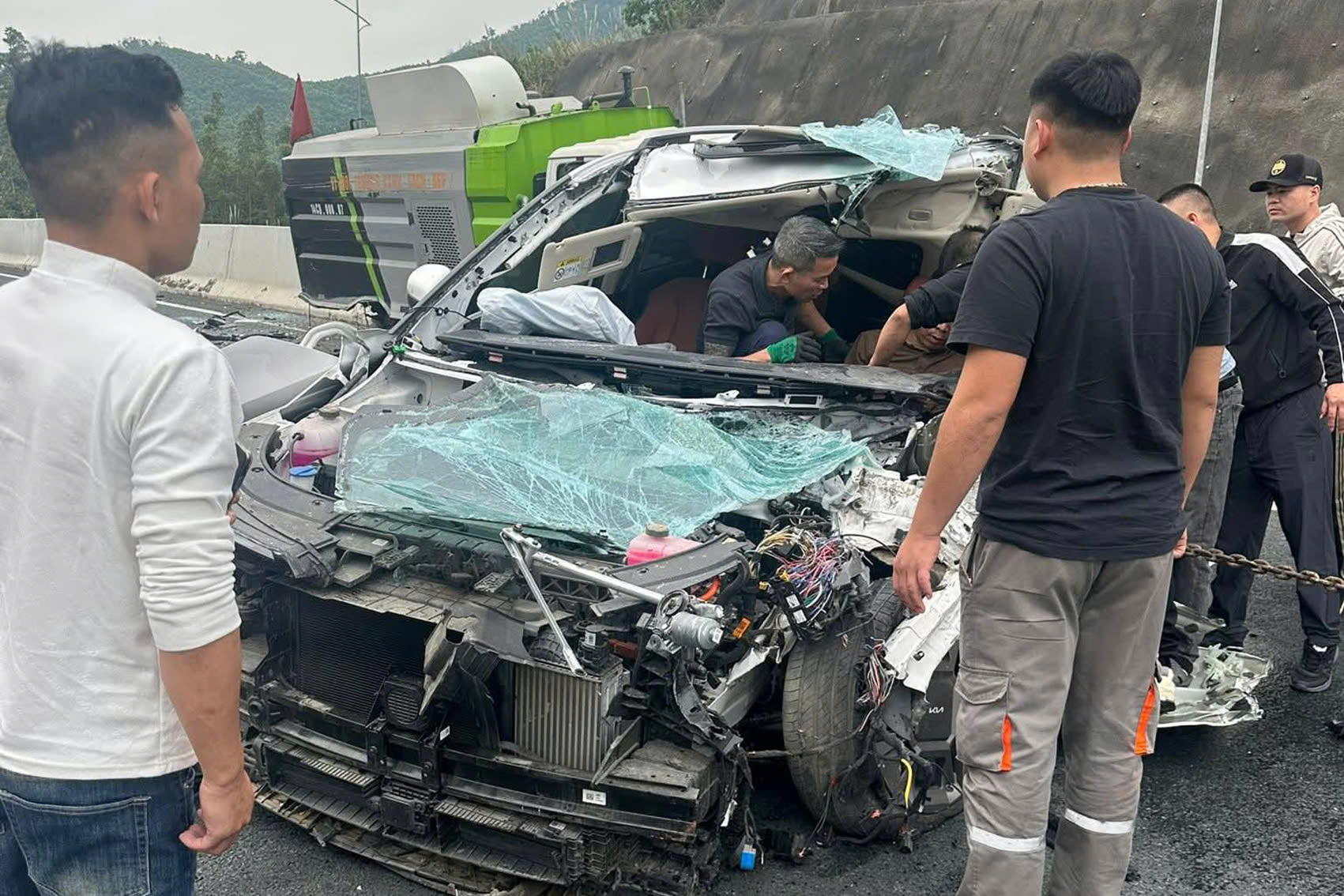 Tai nạn kinh hoàng trên cao tốc Hải Phòng – Móng Cái  - Ảnh 1.