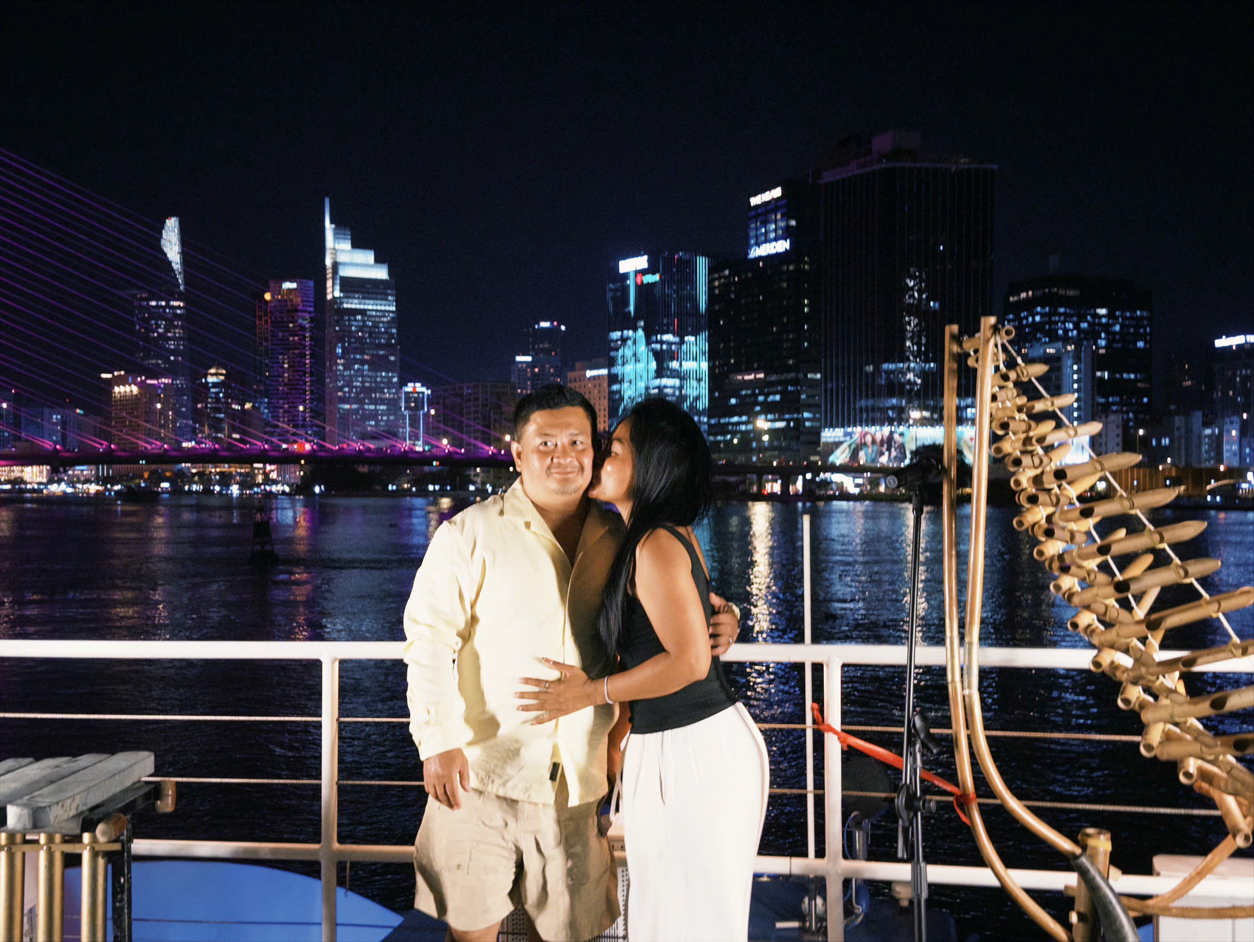 Đưa cồng chiêng Tây Nguyên lên buýt sông 2 tầng, khách Tây thích thú- Ảnh 7.