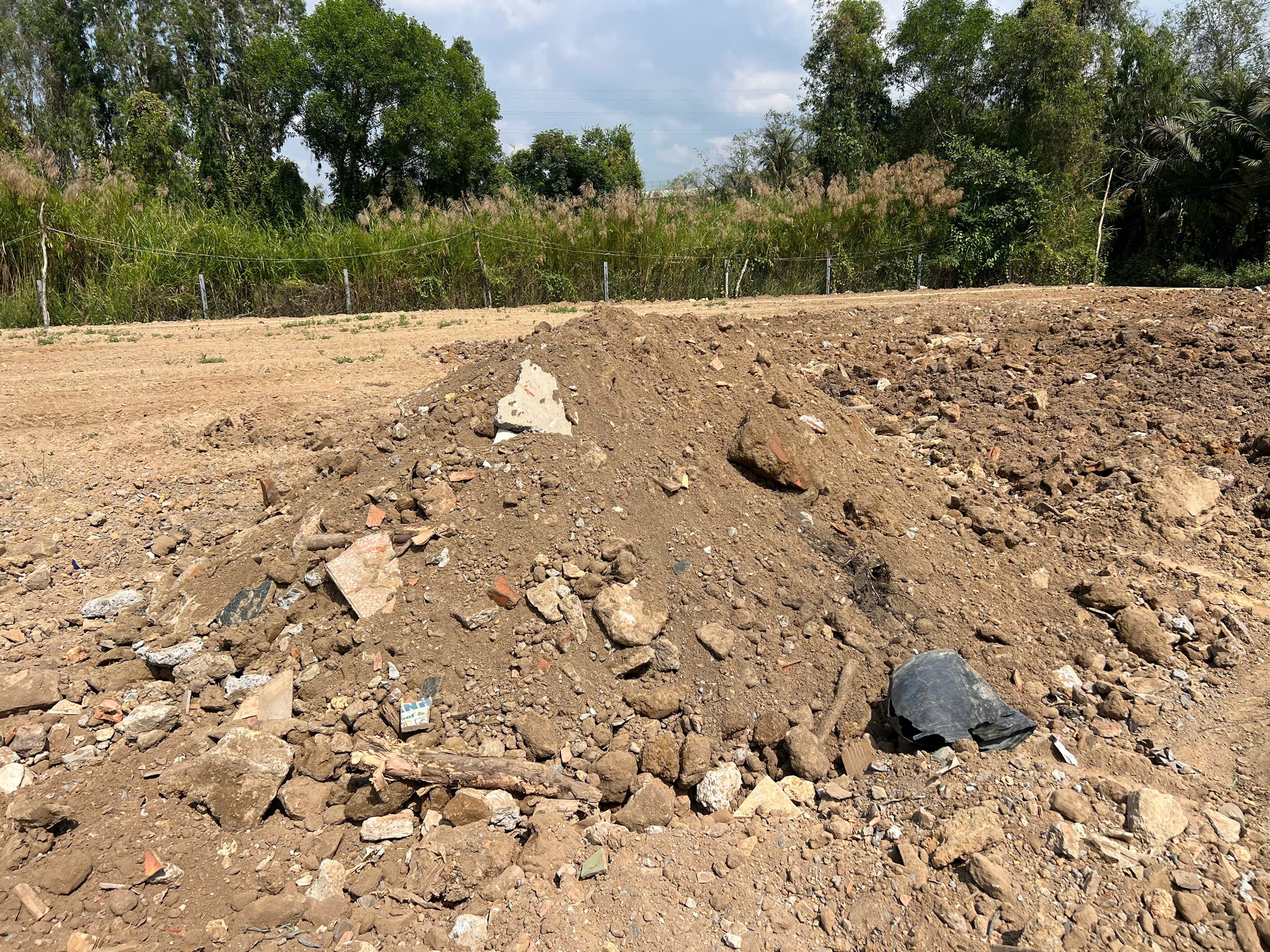 TP.HCM: San lấp trái phép gần 2.000 m² giữa rừng cây phường Long Phước- Ảnh 12.