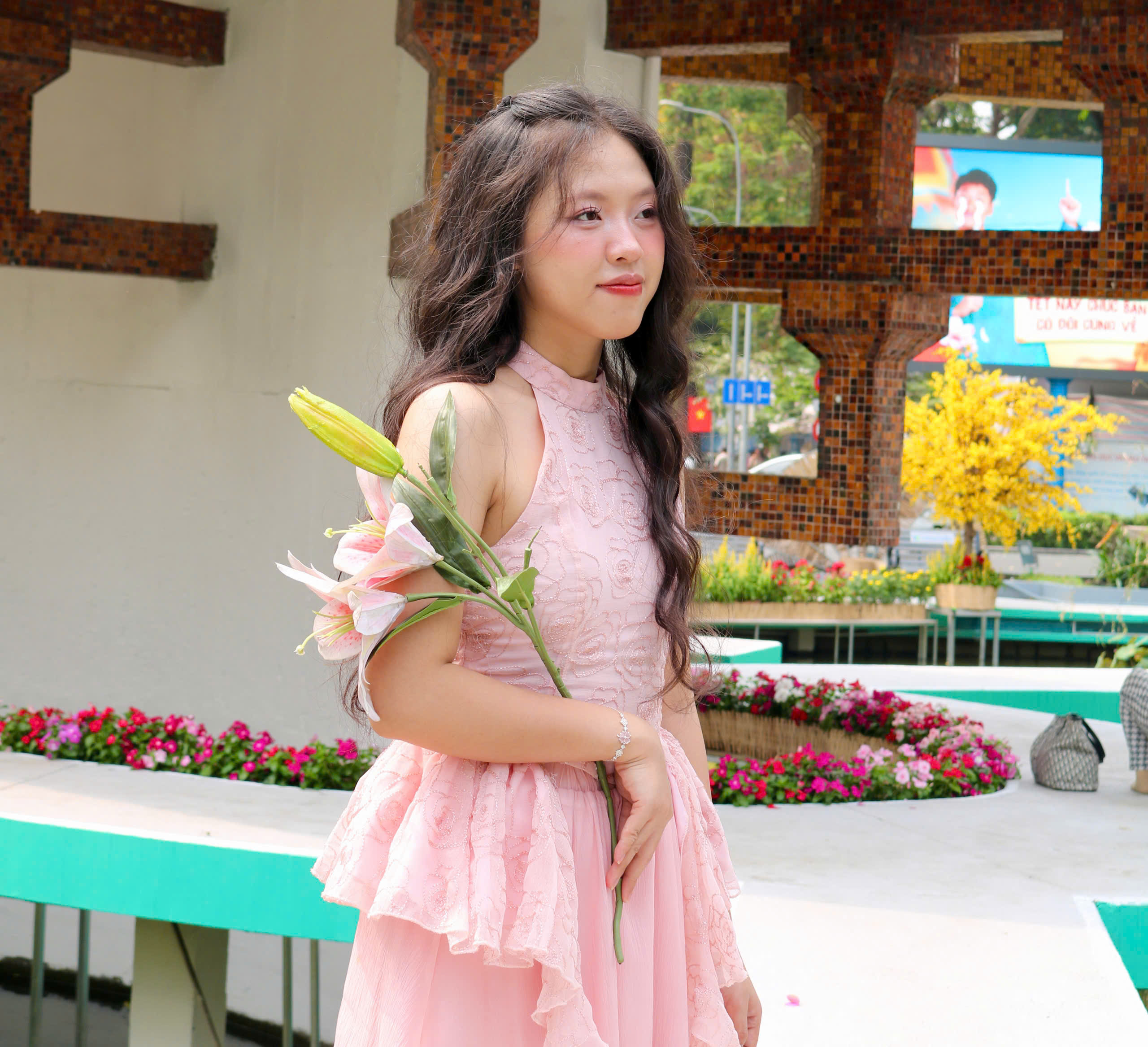 Hồ Con R&ugrave;a &lsquo;thay &aacute;o mới&rsquo;, nhiều người khen đẹp rủ nhau đến chụp ảnh tết - Ảnh 4.