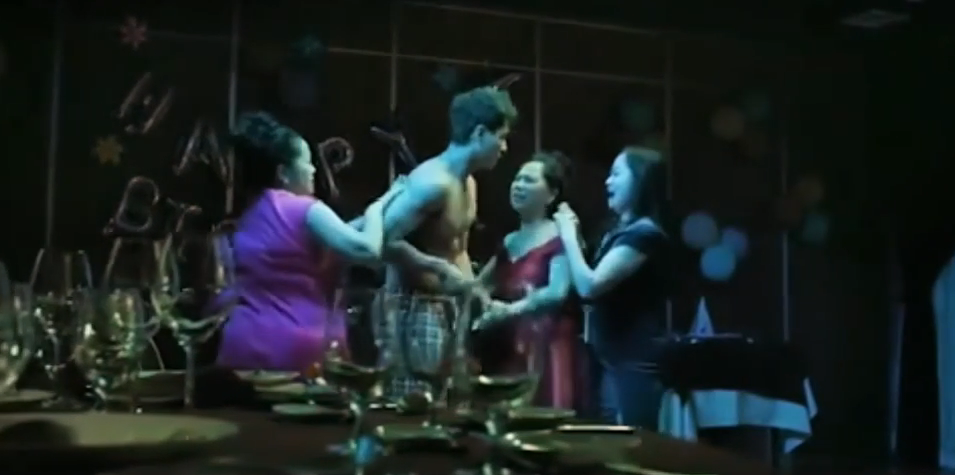 Cảnh nóng trong phim Đồng hồ đếm ngược gây tranh cãi vào giờ vàng 2026 - Ảnh 1.