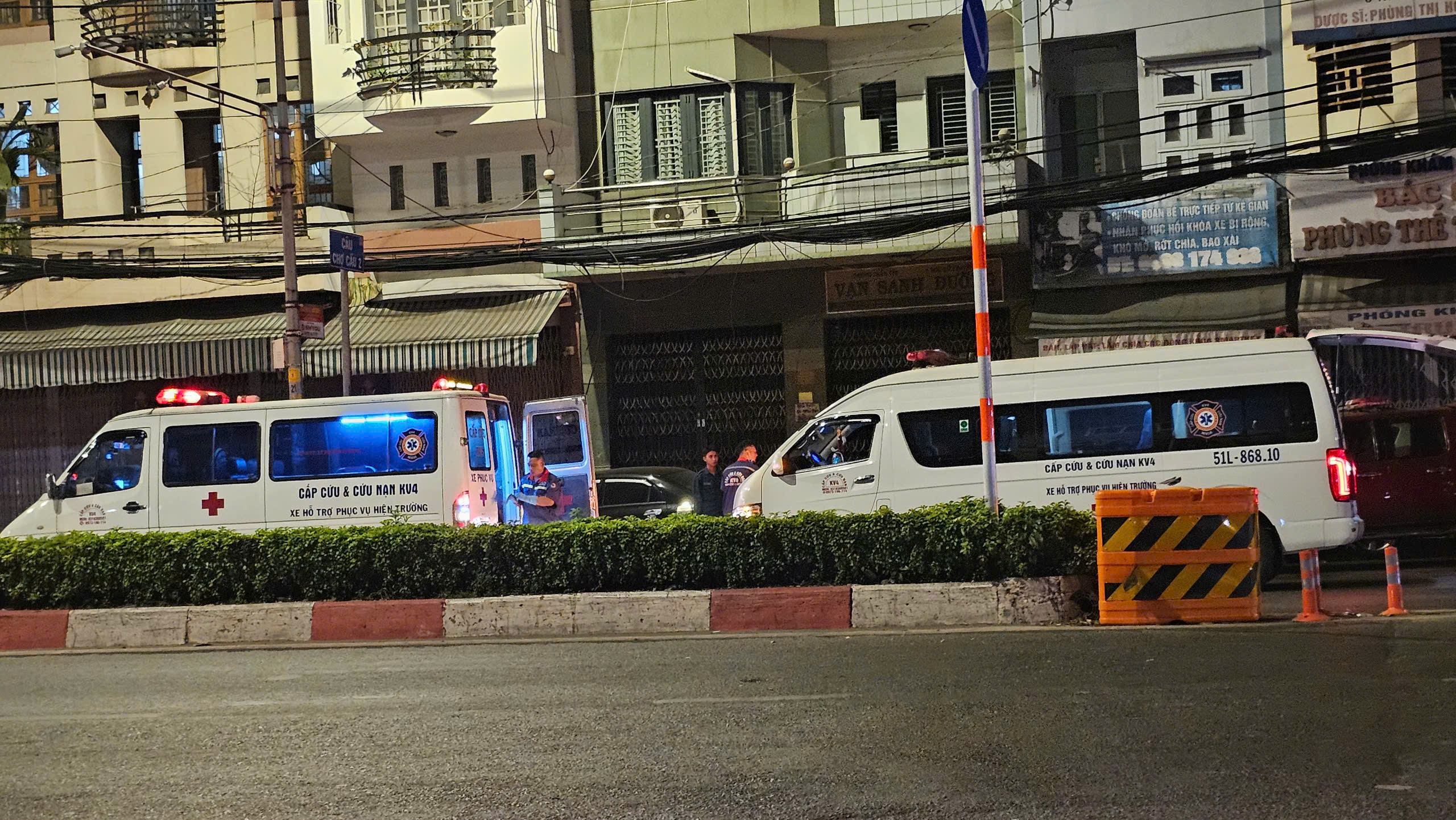 Vụ cháy nhà hẻm Tô Ký: Mẹ ôm con trong nhà tắm vẫn không thoát nạn - Ảnh 1.