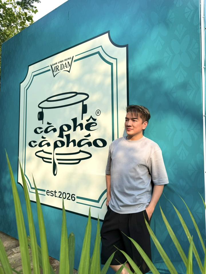 Cuộc sống của Đ&agrave;m Vĩnh Hưng ở tuổi U.60, bất ngờ mở qu&aacute;n b&aacute;n c&agrave; ph&ecirc;- Ảnh 1.