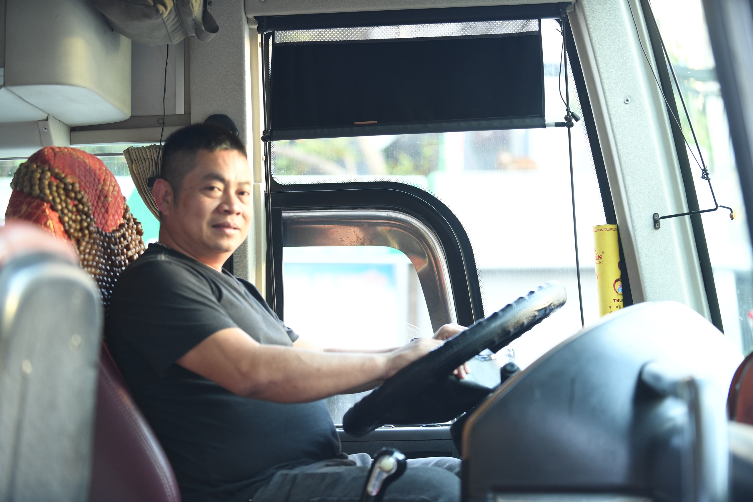 Giao thừa trên quốc lộ: Chuyện của những tài xế xe khách ngày cận tết - Ảnh 3.