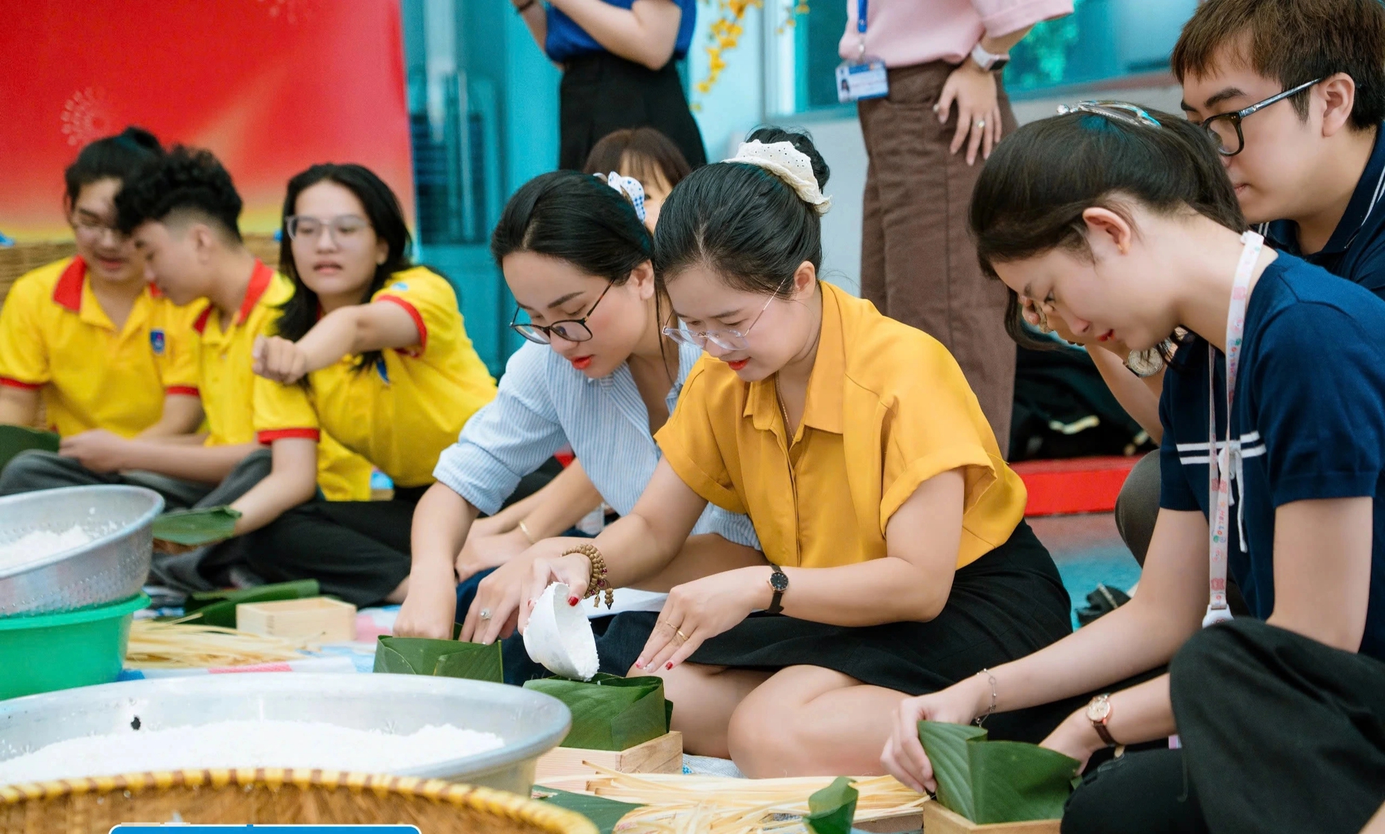 Không khí tết Nguyên đán 2026 tràn ngập giảng đường - Ảnh 12.