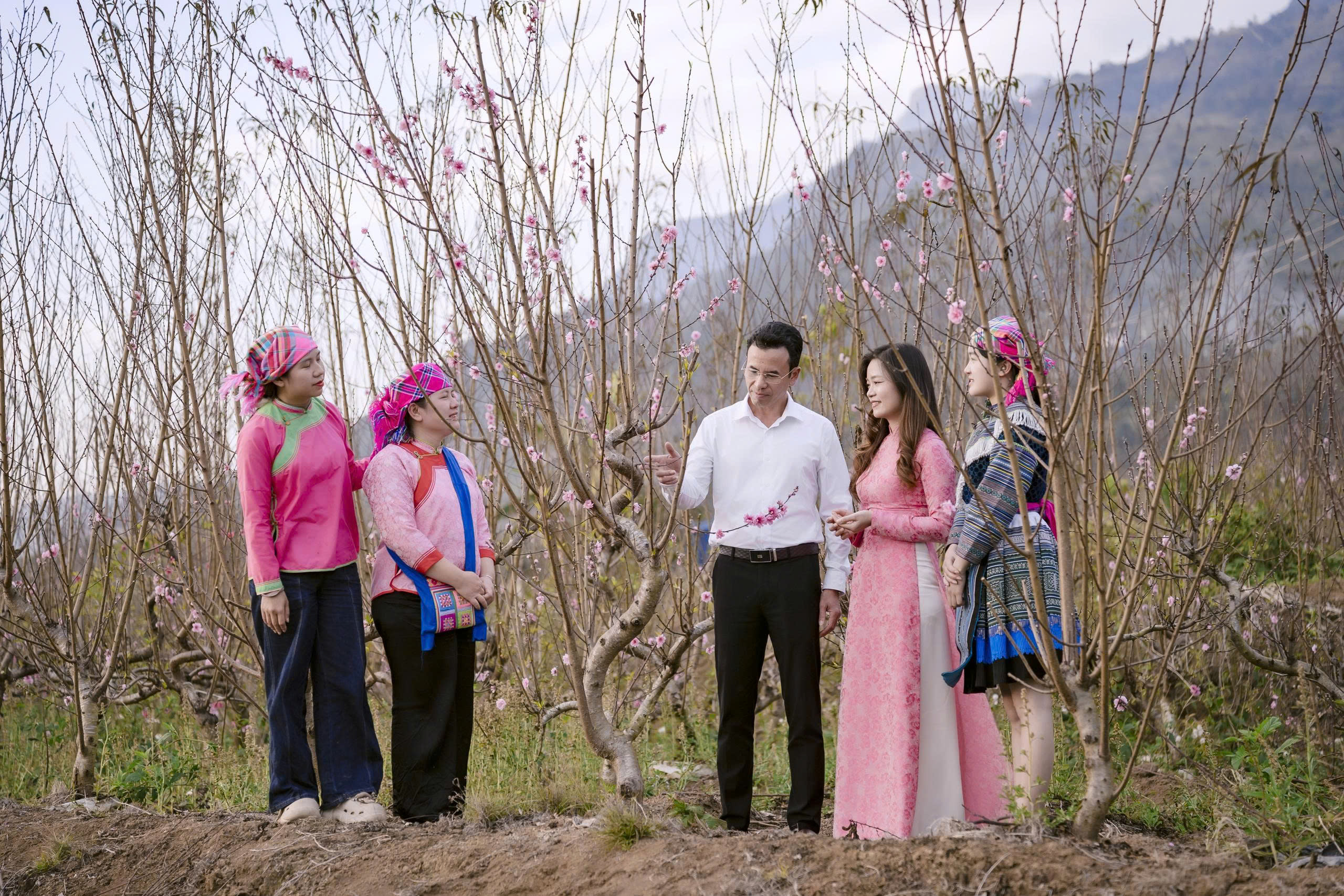 Đ&agrave;o Lai Ch&acirc;u l&ecirc;n s&oacute;ng livestream, gi&aacute; tiền triệu 'nổ' đơn ầm ầm- Ảnh 3.