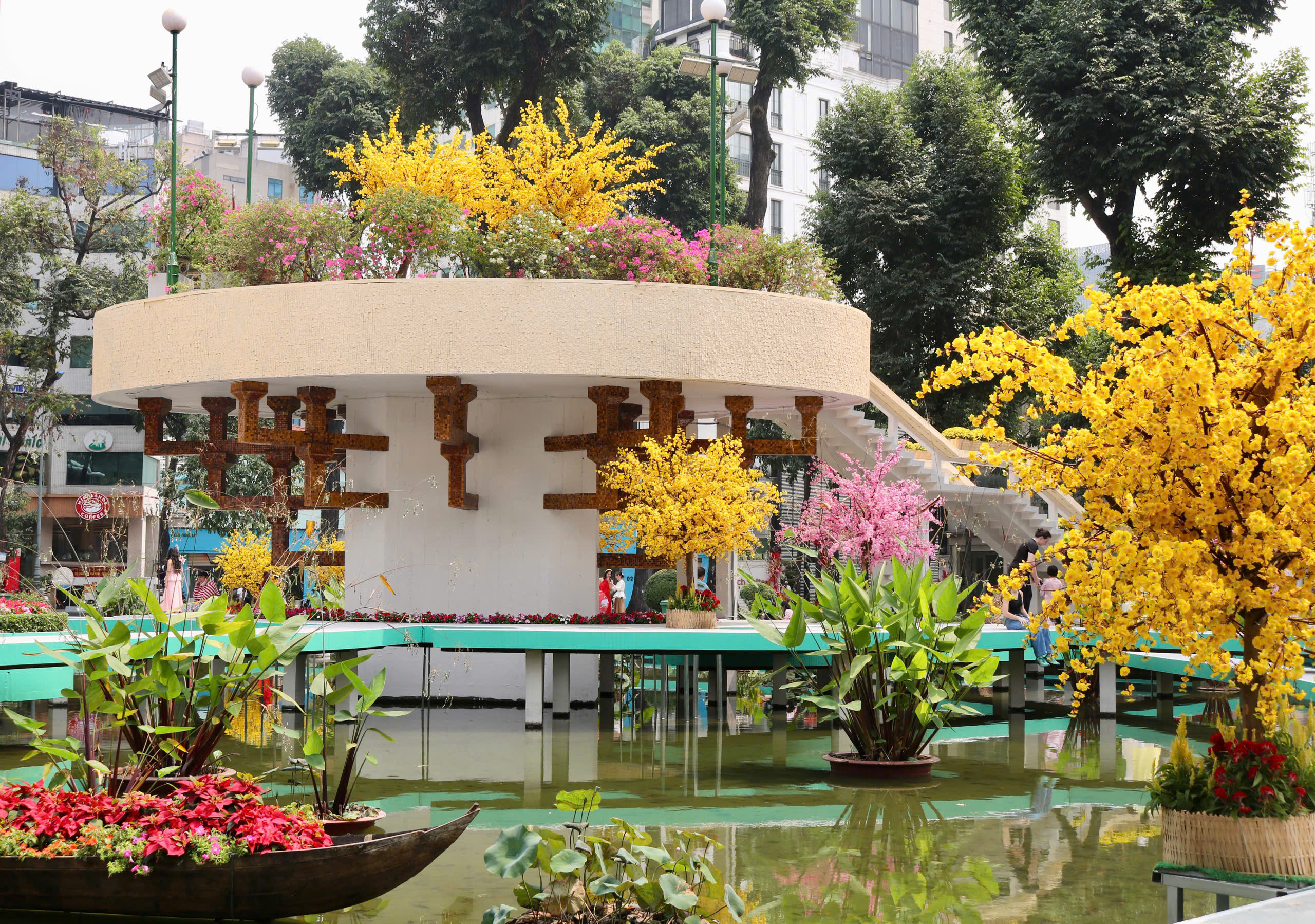 Hồ Con R&ugrave;a &lsquo;thay &aacute;o mới&rsquo;, nhiều người khen đẹp rủ nhau đến chụp ảnh tết - Ảnh 8.