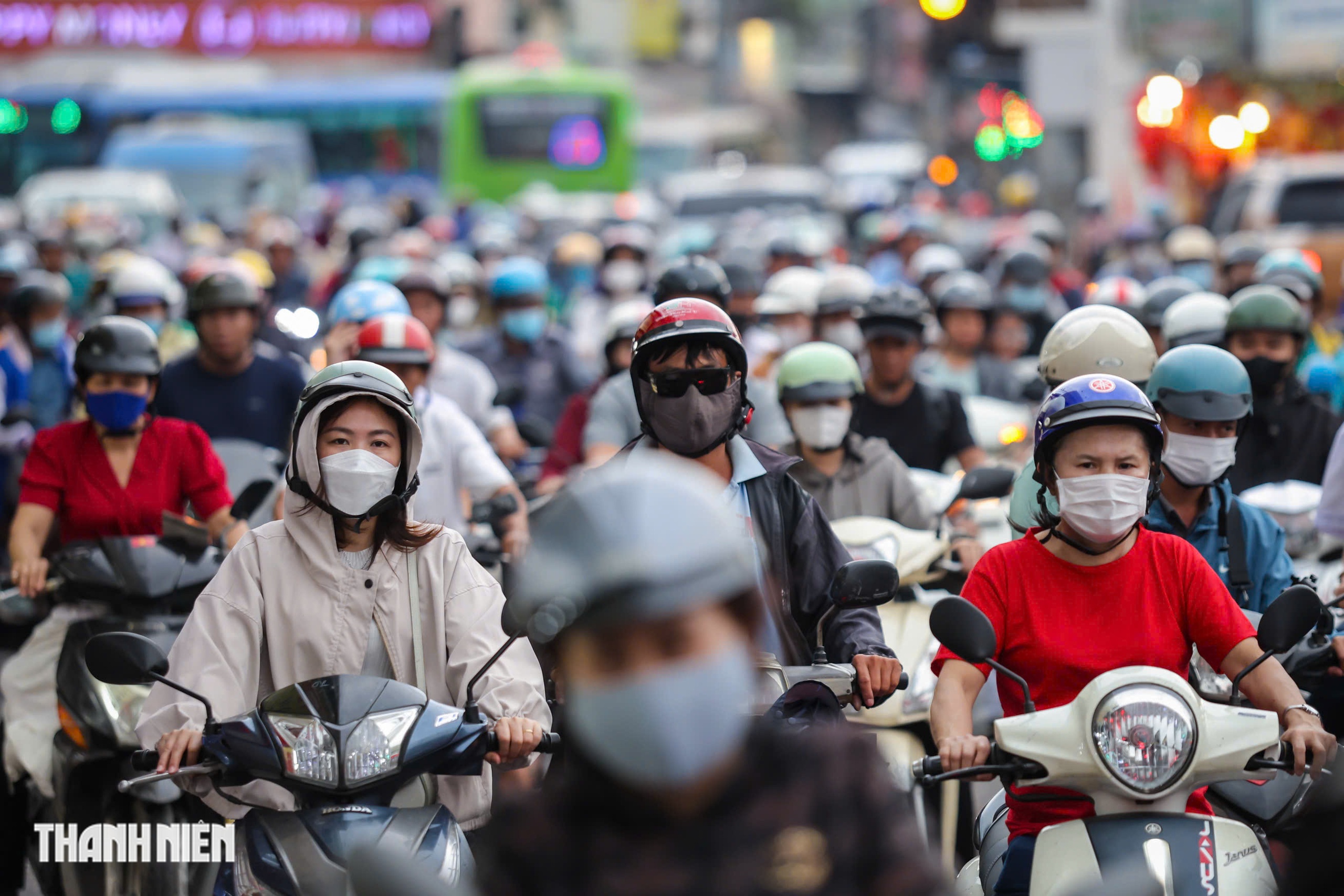 Cửa ng&otilde; s&acirc;n bay T&acirc;n Sơn Nhất gi&aacute;p tết: Kẹt xe 'ngộp thở' đường Cộng H&ograve;a, Trường Chinh- Ảnh 7.