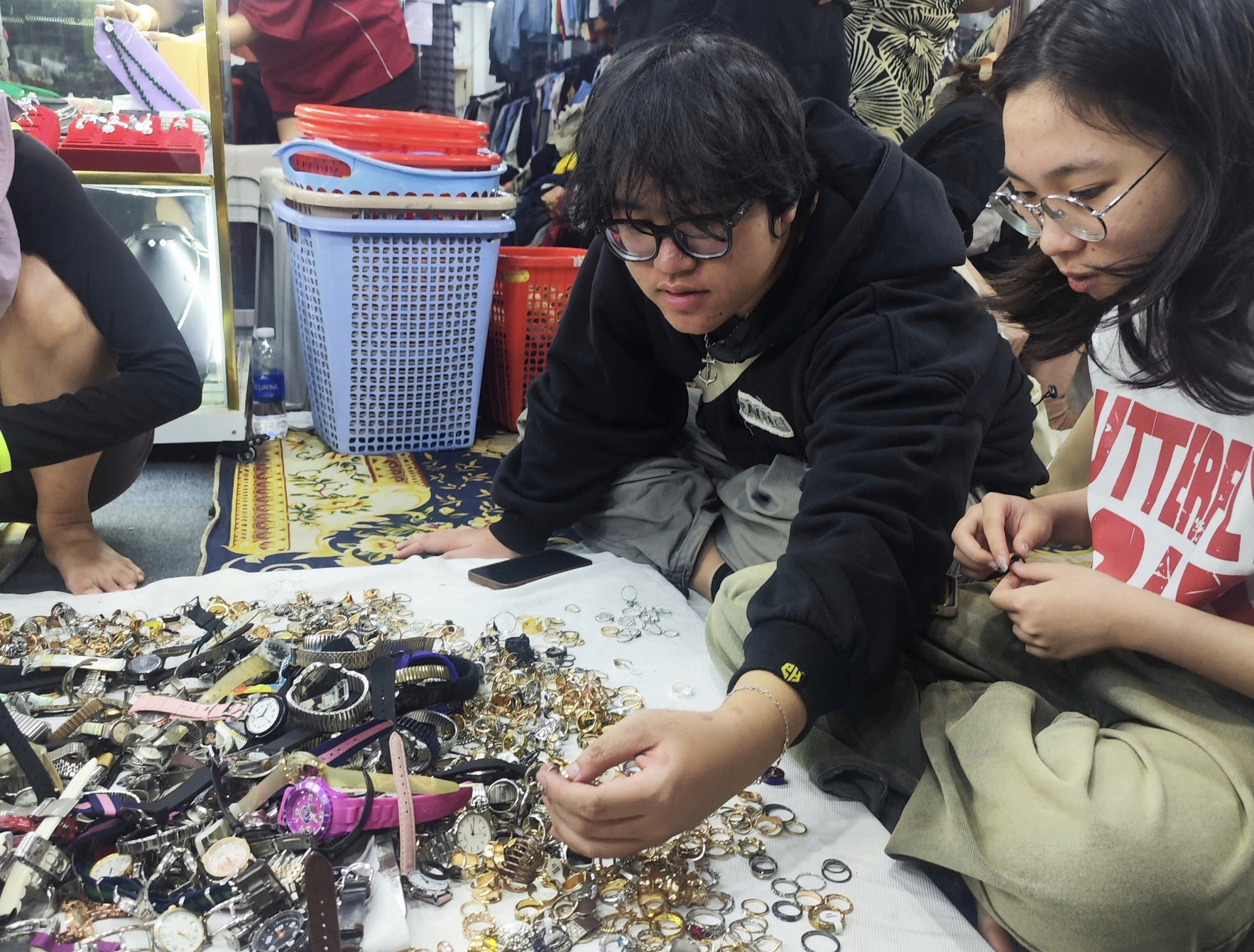 Thắt chặt chi ti&ecirc;u cận Tết với đồ si: Giải ph&aacute;p tiết kiệm cho người trẻ 2026 - Ảnh 2.