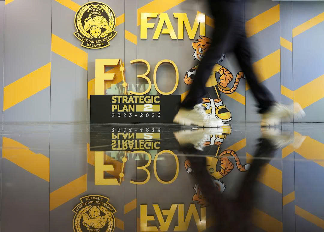 Bóng đá Malaysia dậy sóng vì nội bộ FAM phát sinh vấn đề, AFC tuyên bố thẳng thừng…- Ảnh 2.