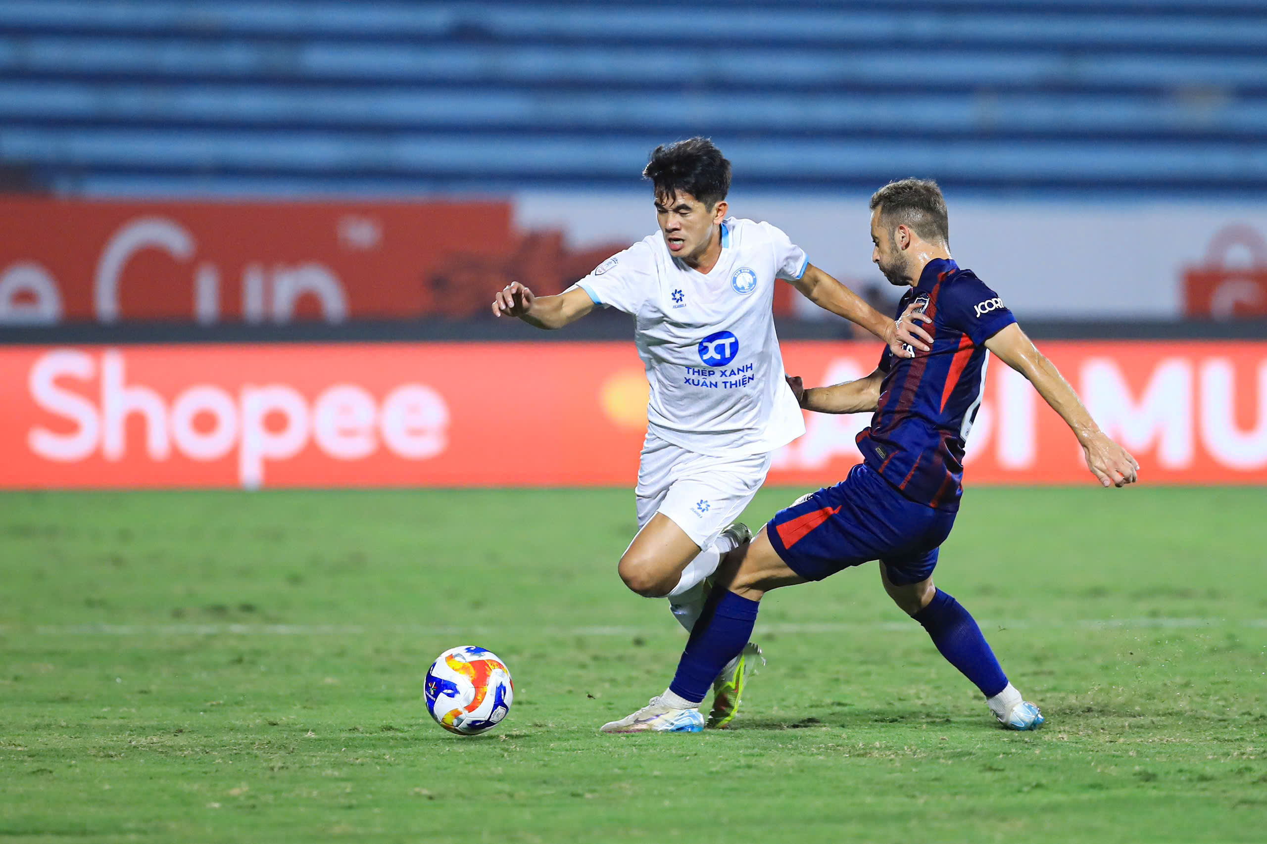 Thiếu Xuân Son, Nam Định hòa đối thủ Malaysia ‘liều lĩnh’ dùng sao nhập tịch lậu: Vẫn vững ngôi đầu!- Ảnh 6.