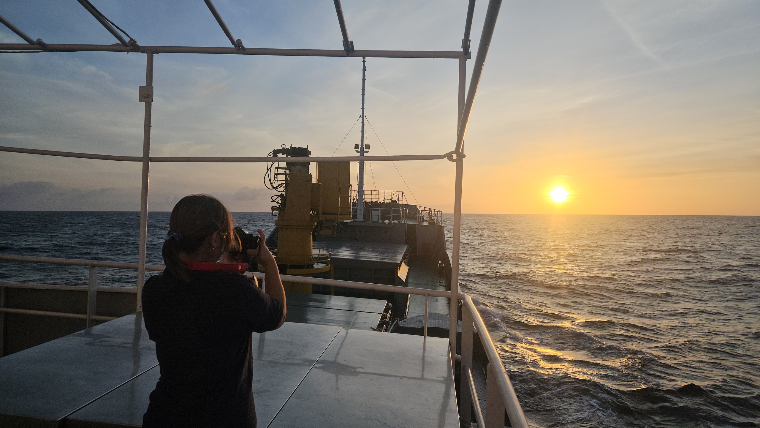 Mê mẩn đón bình minh và hoàng hôn gần nhà giàn DK1- Ảnh 4.