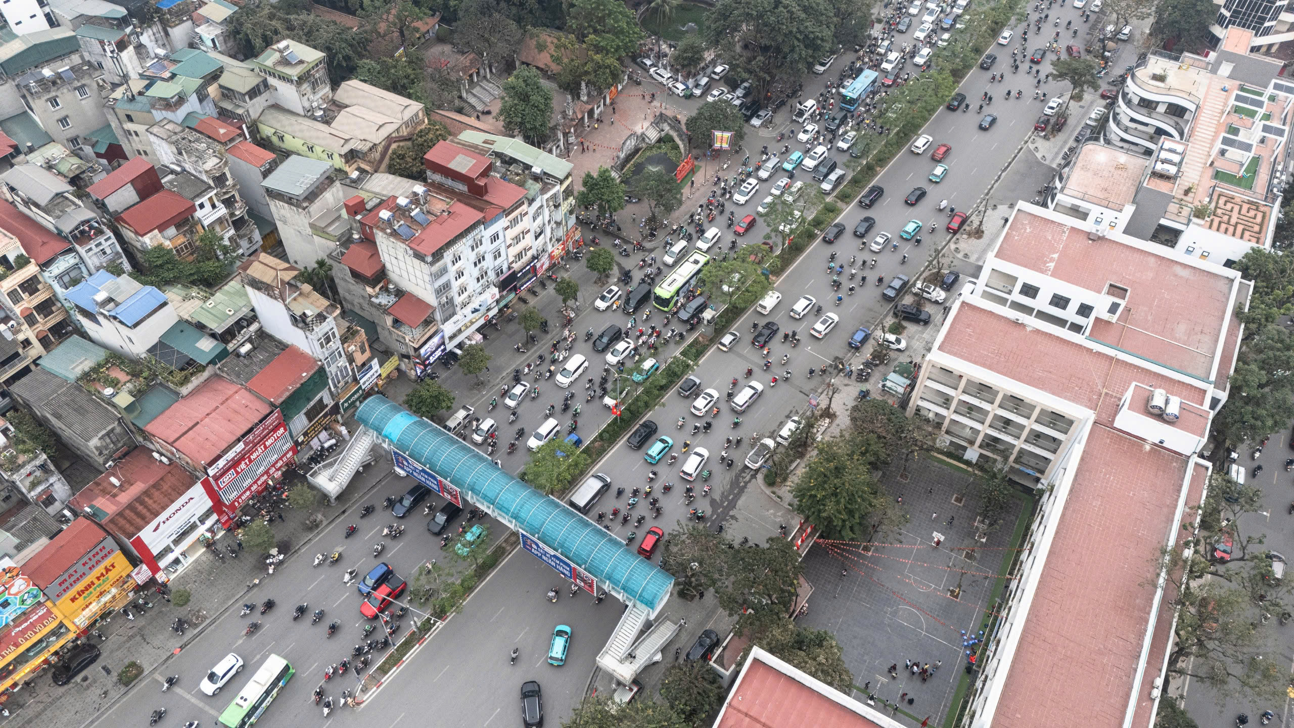 Đường phố Hà Nội ùn tắc kinh hoàng những ngày cận tết Nguyên đán- Ảnh 7.