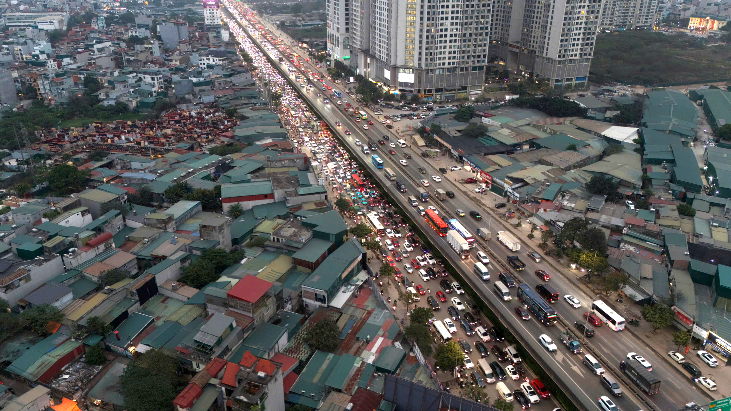 Đường phố Hà Nội ùn tắc kinh hoàng những ngày cận tết Nguyên đán- Ảnh 2.
