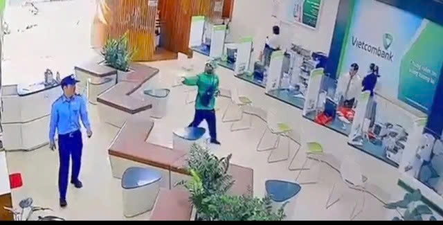 Cướp ngân hàng ở Gia Lai: Công an thu giữ 4 khẩu súng- Ảnh 1. Cướp ngân hàng ở Gia Lai: Công an thu giữ 4 khẩu súng- Ảnh 1.