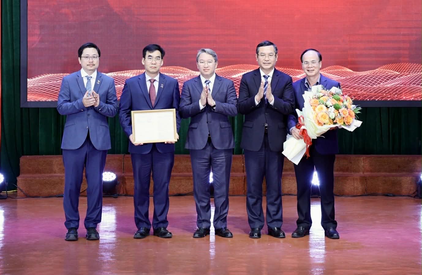 Sáp nhập trường cao đẳng vào Trường ĐH Luật TP.HCM - Ảnh 1.