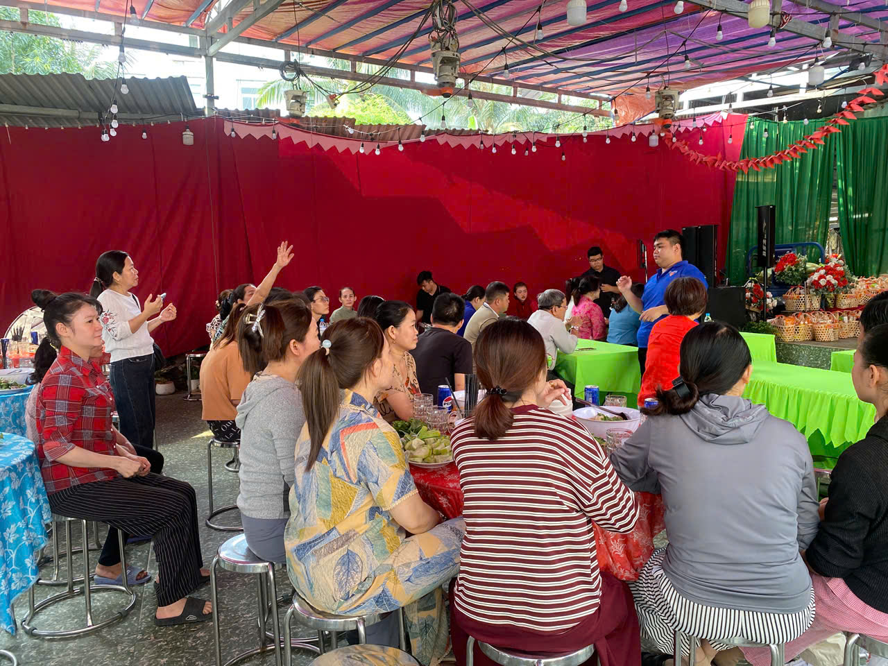 Bữa cơm tất ni&ecirc;n đ&atilde;i người thu&ecirc; của chủ trọ với quy định đặc biệt ở TP.HCM - Ảnh 6.