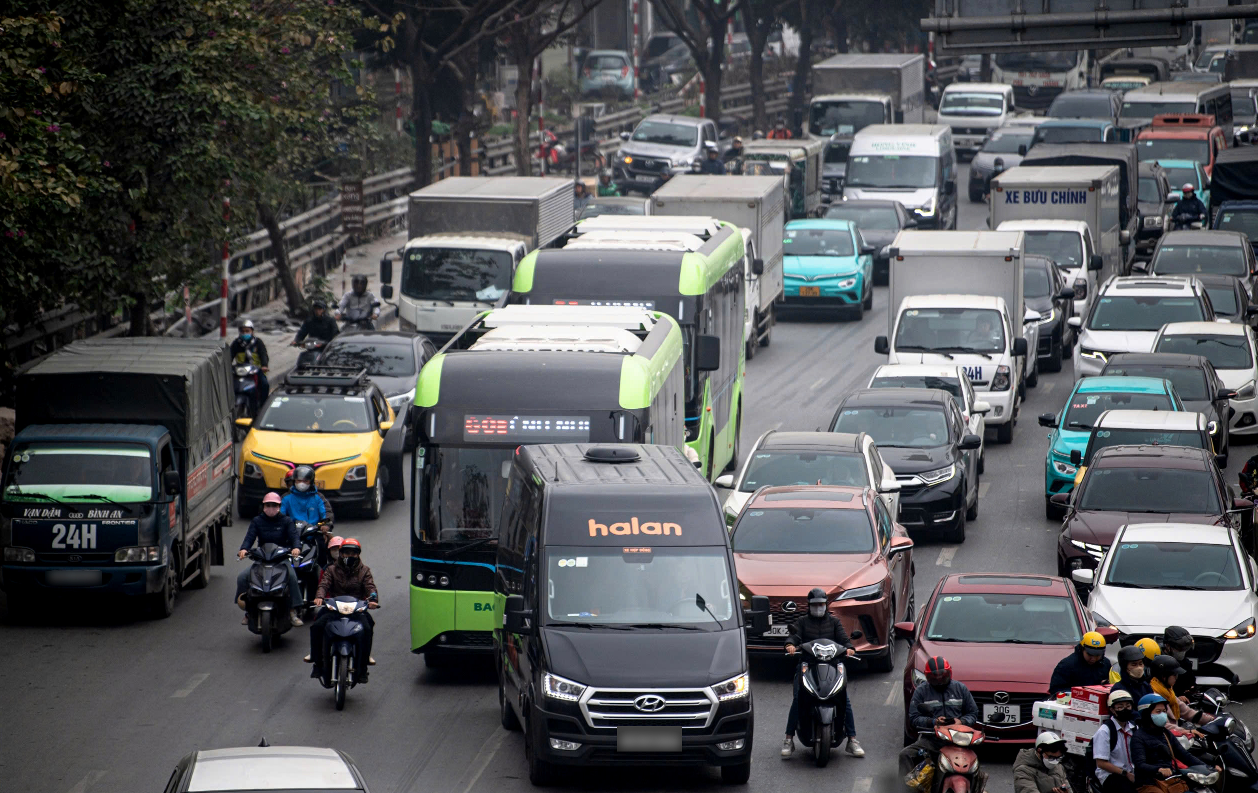 Đường phố Hà Nội ùn tắc kinh hoàng những ngày cận tết Nguyên đán- Ảnh 23.