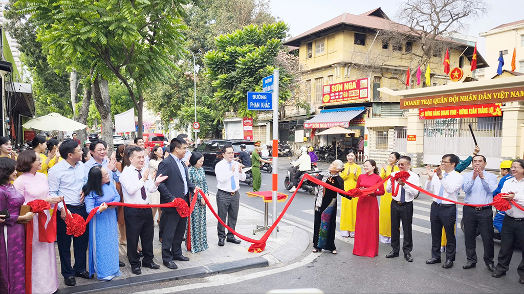 TP.HCM khai mạc nhiều hoạt động mừng xuân - mừng Đảng- Ảnh 2.