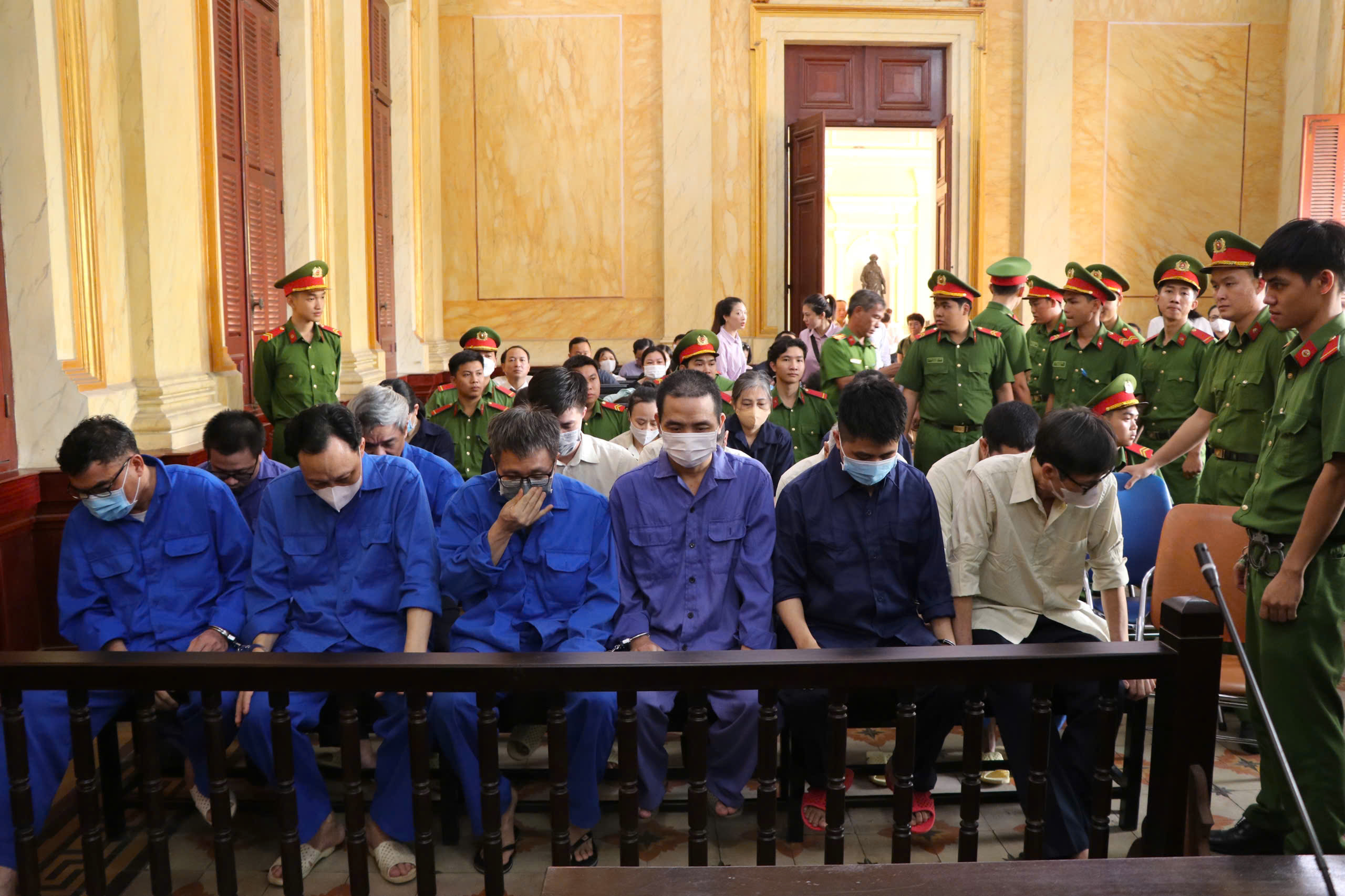 Mức án của 25 bị cáo sai phạm tại Chi cục Thú y vùng 6- Ảnh 2.